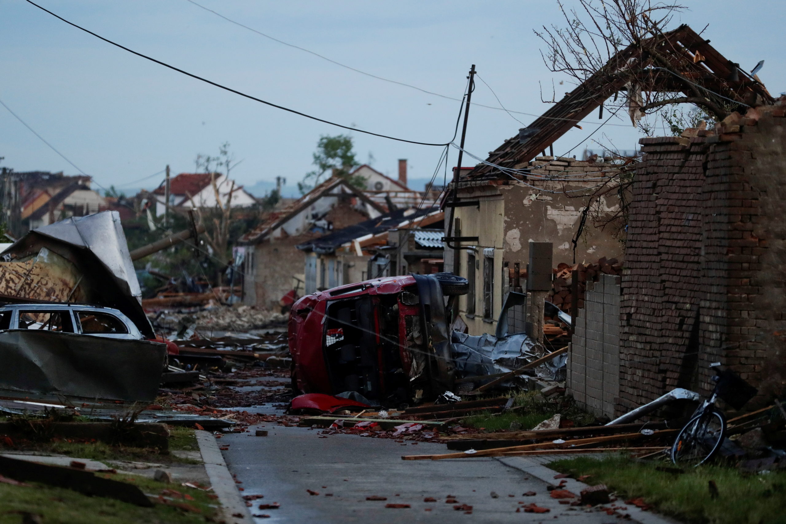 2021-06-25t062315z_1083912592_rc2f7o9cz12t_rtrmadp_3_czech-weather-tornado.jpg