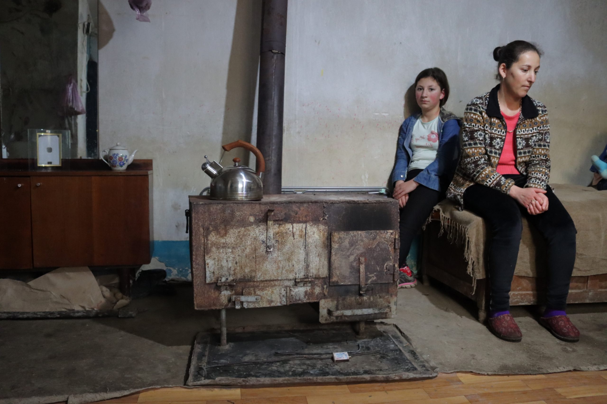 7 yaşlı Alyona və 3 yaşlı Viktoriya