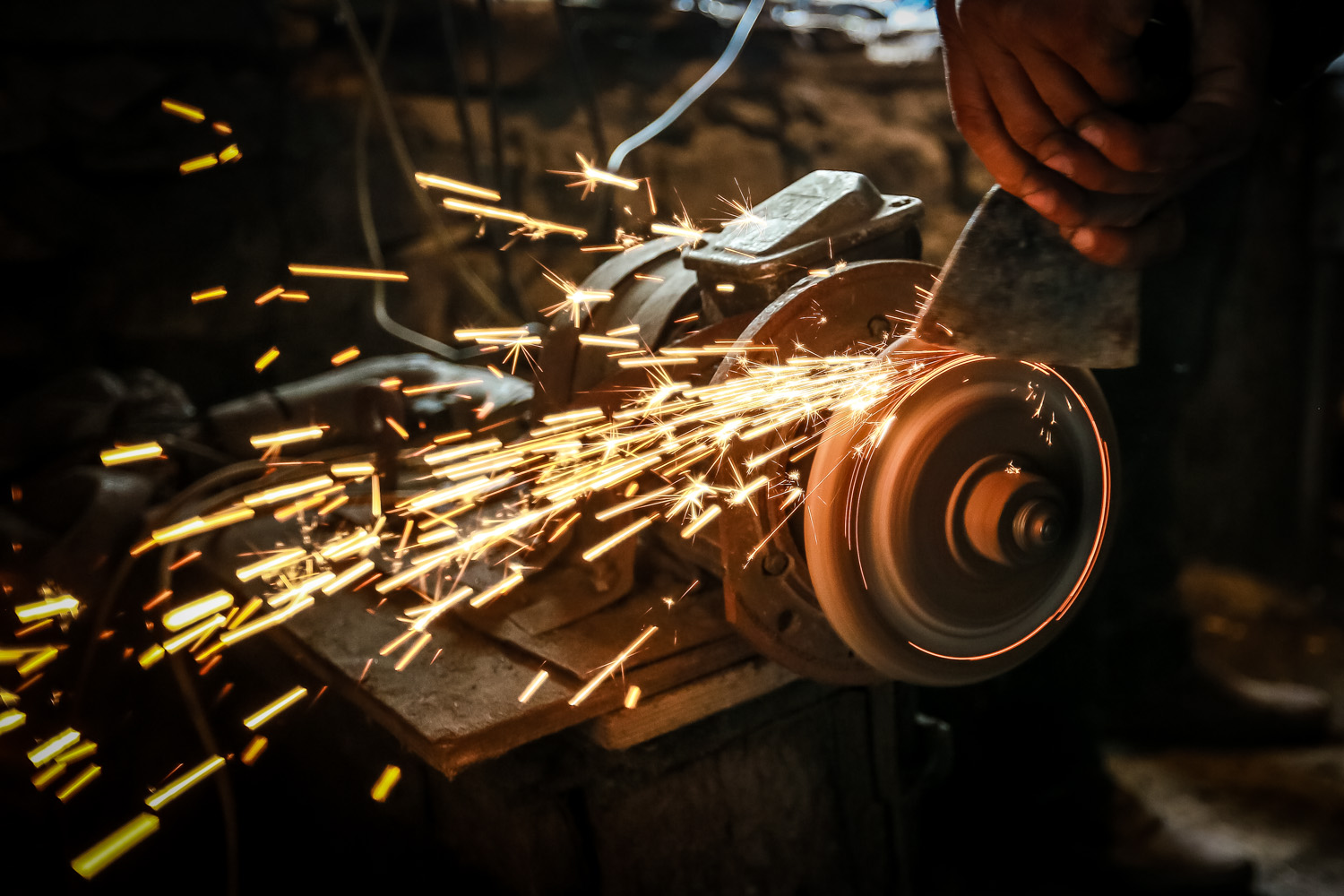 Ağahüseyn usta deyir: Yorulanda balta, bıçaq itiləyirəm ki, vaxtım hədər yerə getməsin