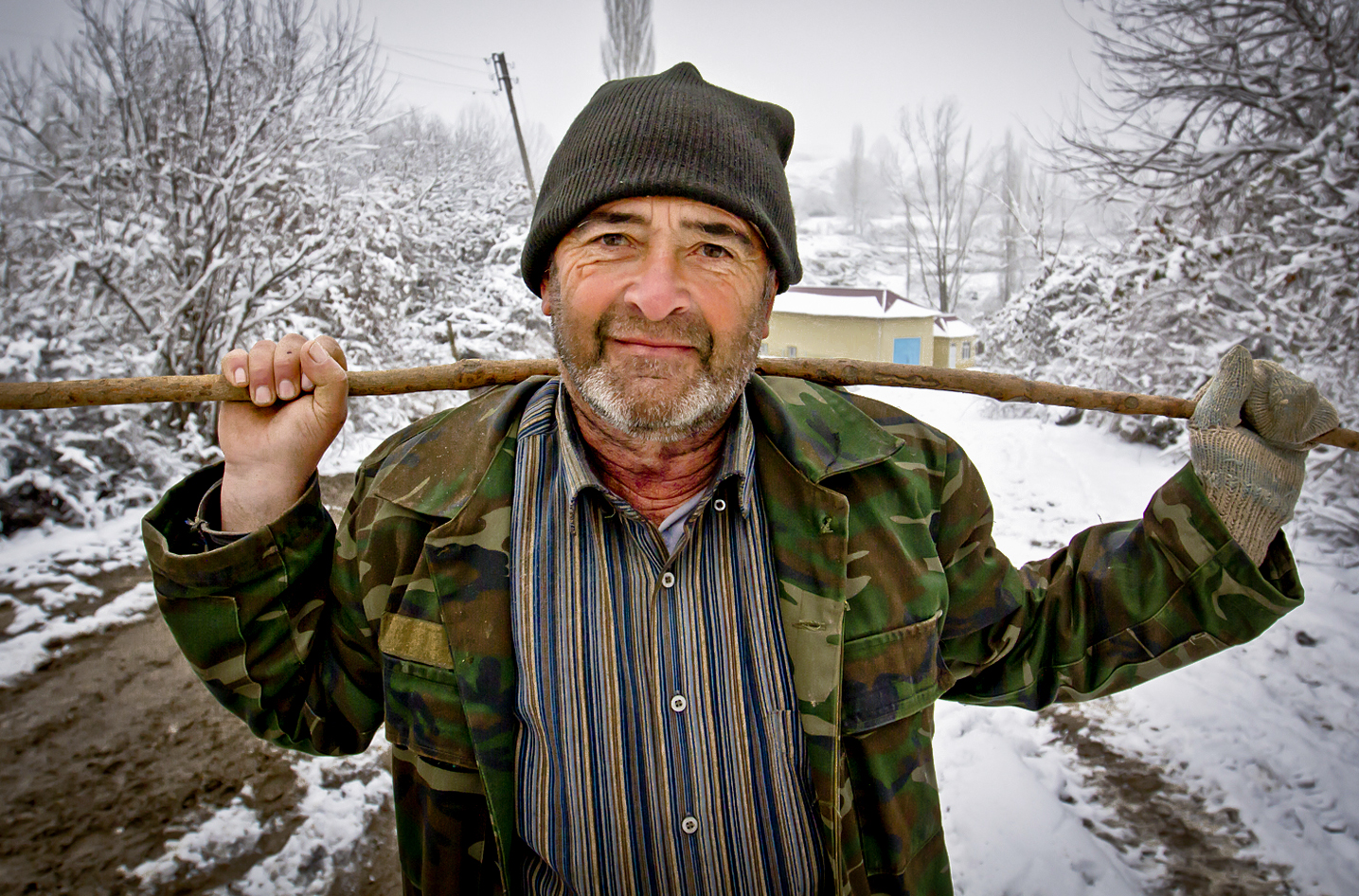 Ağdam kənd sakini  Mehdi Məmmədov taqaüdçüdür . Dolanışıq üçün maldarlıqla və əkinçiliklə məşğul olur