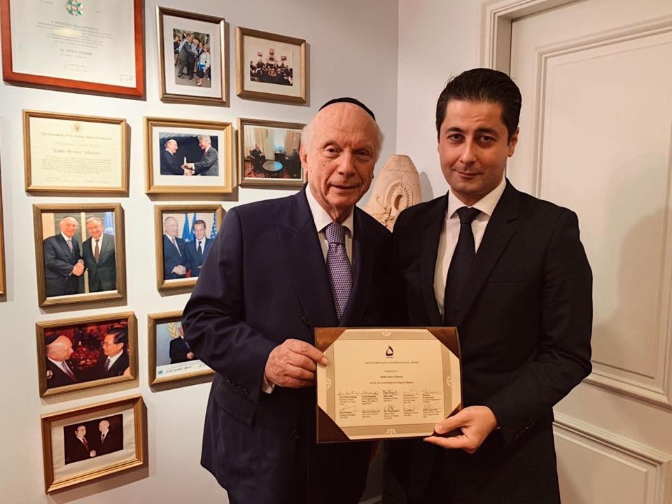 Avstriya-Amerikalı beynəlxalq dini azadlıq və insan hüquqları müdafiəçisi Ravvi Artur Şnayer və oğlu Marc Şnayer Azərbaycanın güclü tərəfdarlarındandır