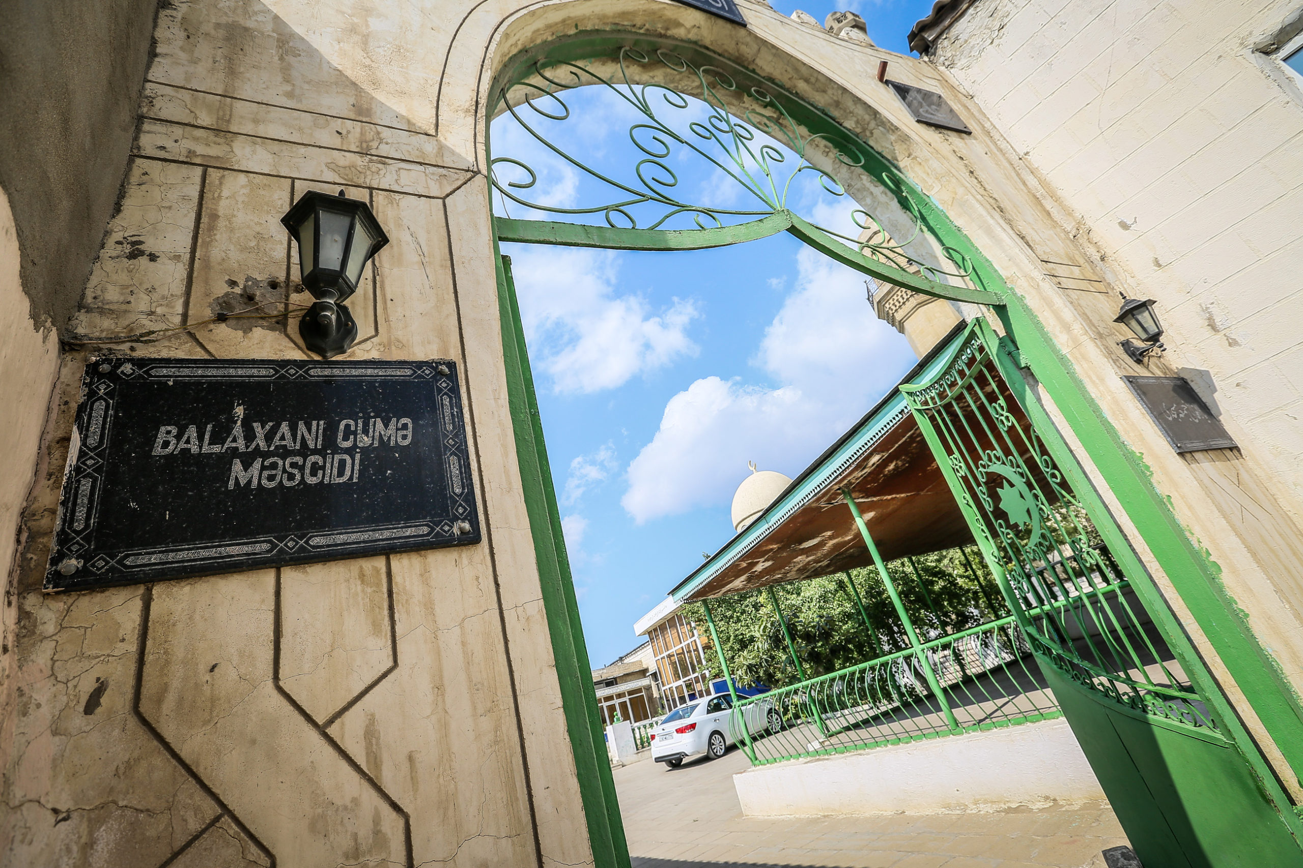 Balaxanı Cümə məscidinin girişi