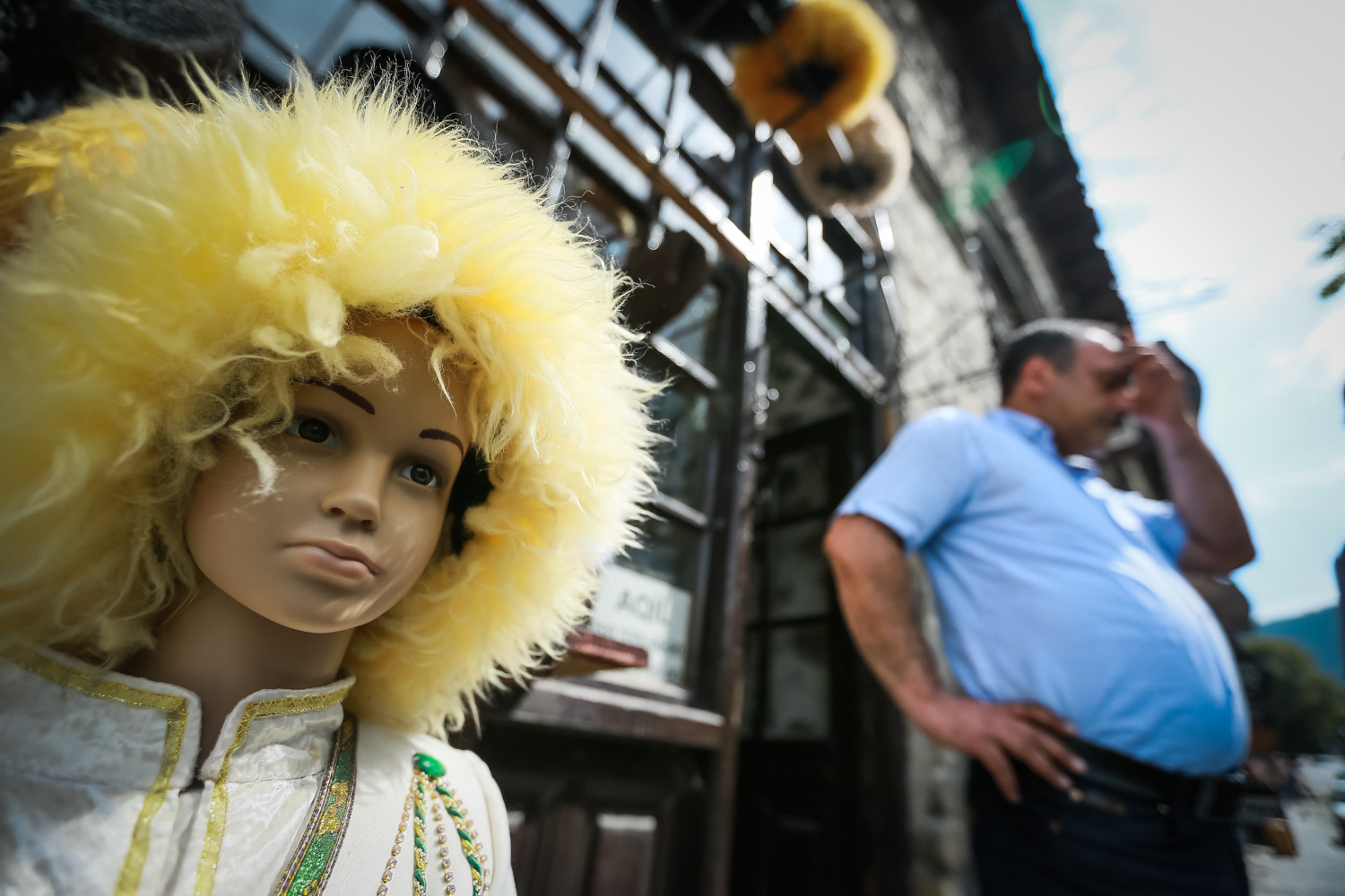 ”Bəzən Şəkiyə gələn turistlər tikdiyim papaqlardan alır, amma yerli camaatımızın marağı azdır”