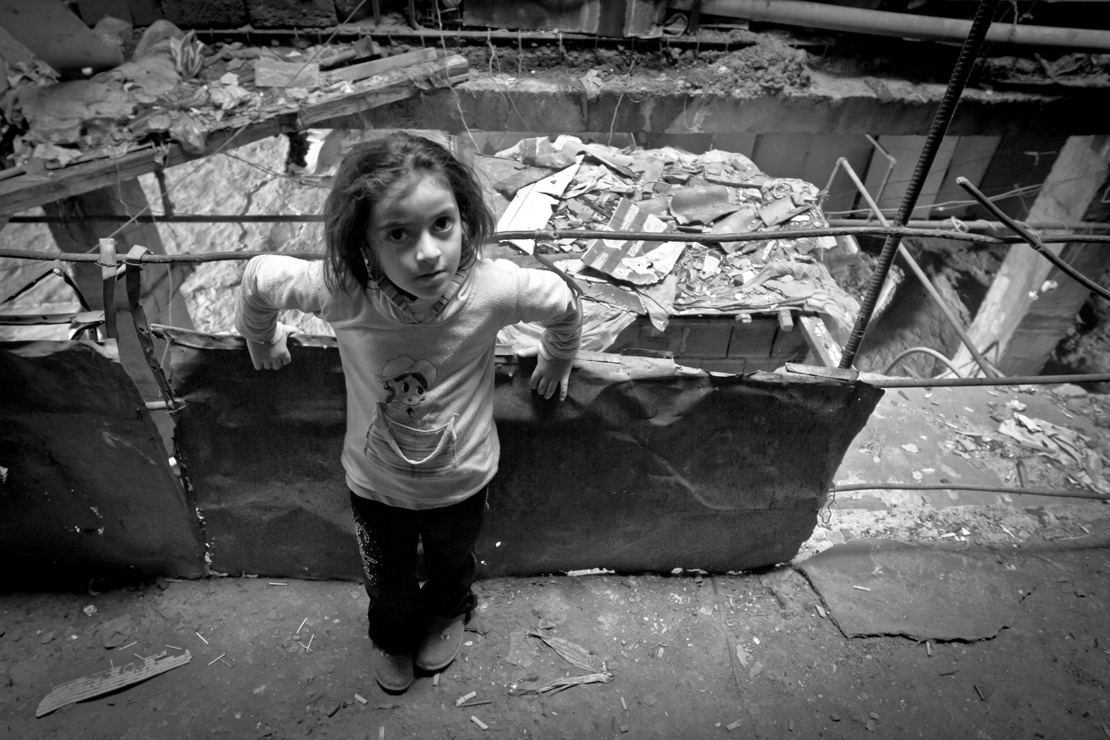 Bina uşaqlar üçün xüsusilə təhlükəlidir.  Buna görə tez-tez bədbəxt hadisələr baş verir.