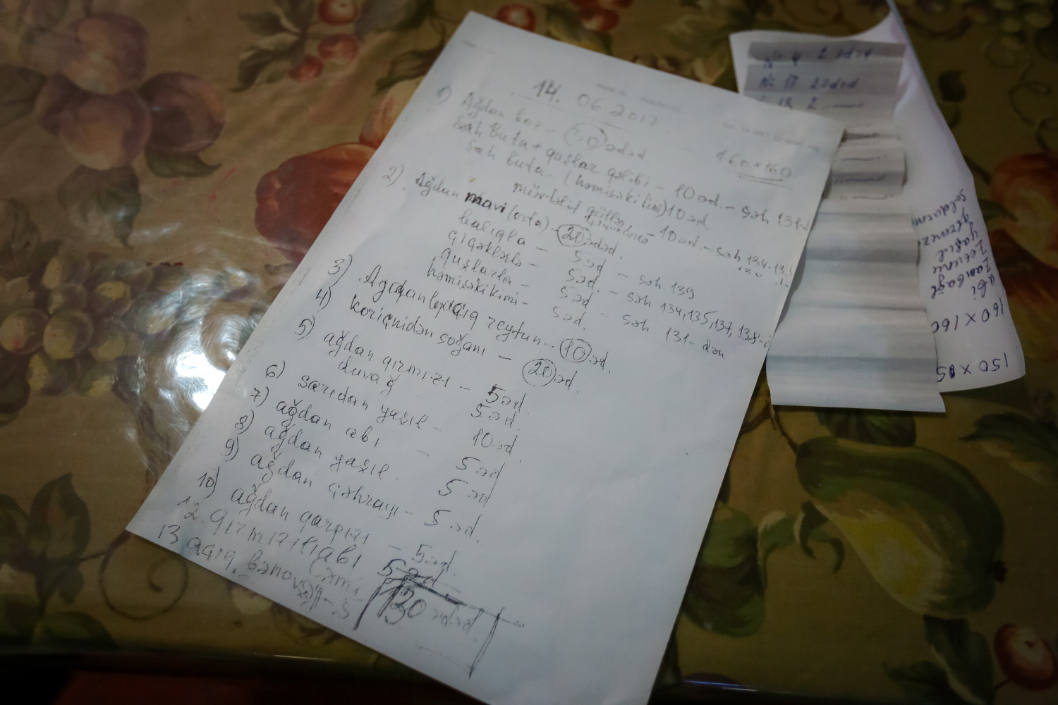 Bir çox insan Basqaldakı sexə müraciət edərək, kəlağayı sifariş verir