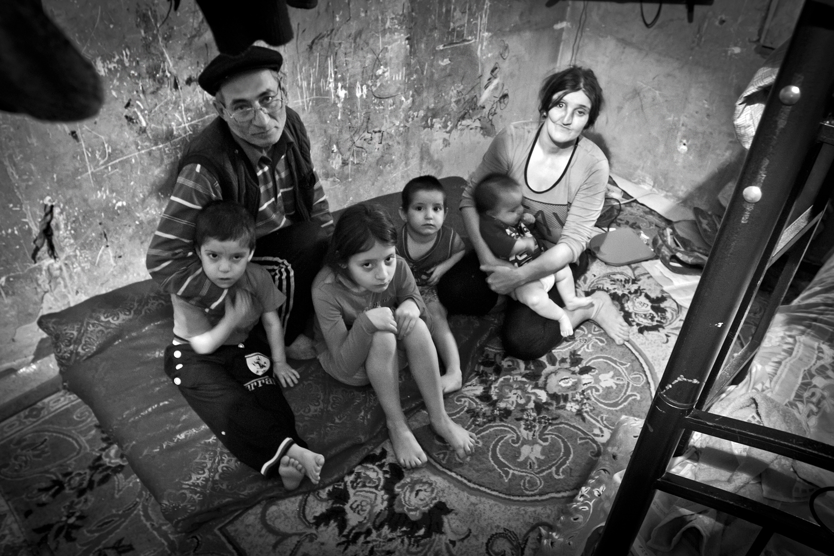 ”Bu evlərdə yaşamaq olduqca çətindir” – deyir uşaqlar.