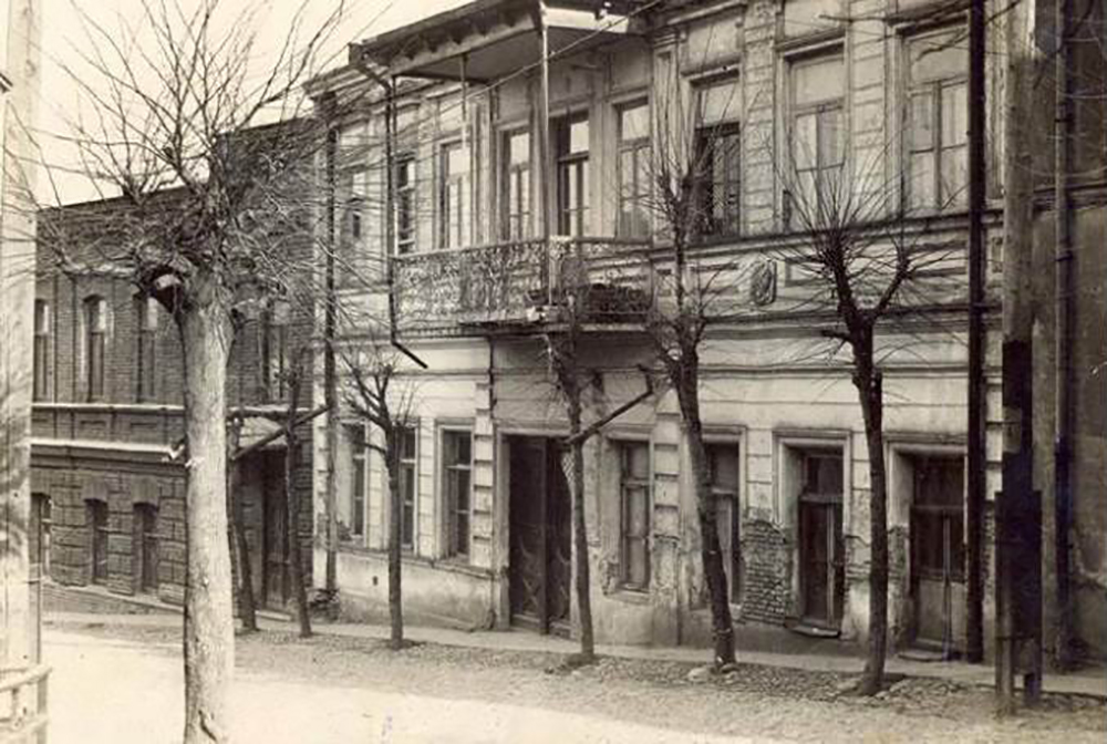 Cəlil Məmmədquluzadəyə məxsus evin və “Qeyrət” mətbəəsinin bir əsir əvvəlki görünüşü