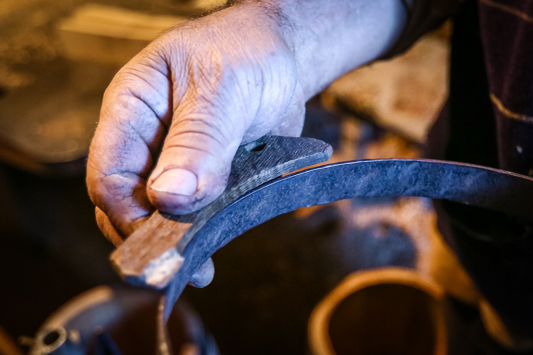 Çəlləyin dairə forması olması üçün xüsusi sirkul vasitəsilə yoxlanılır