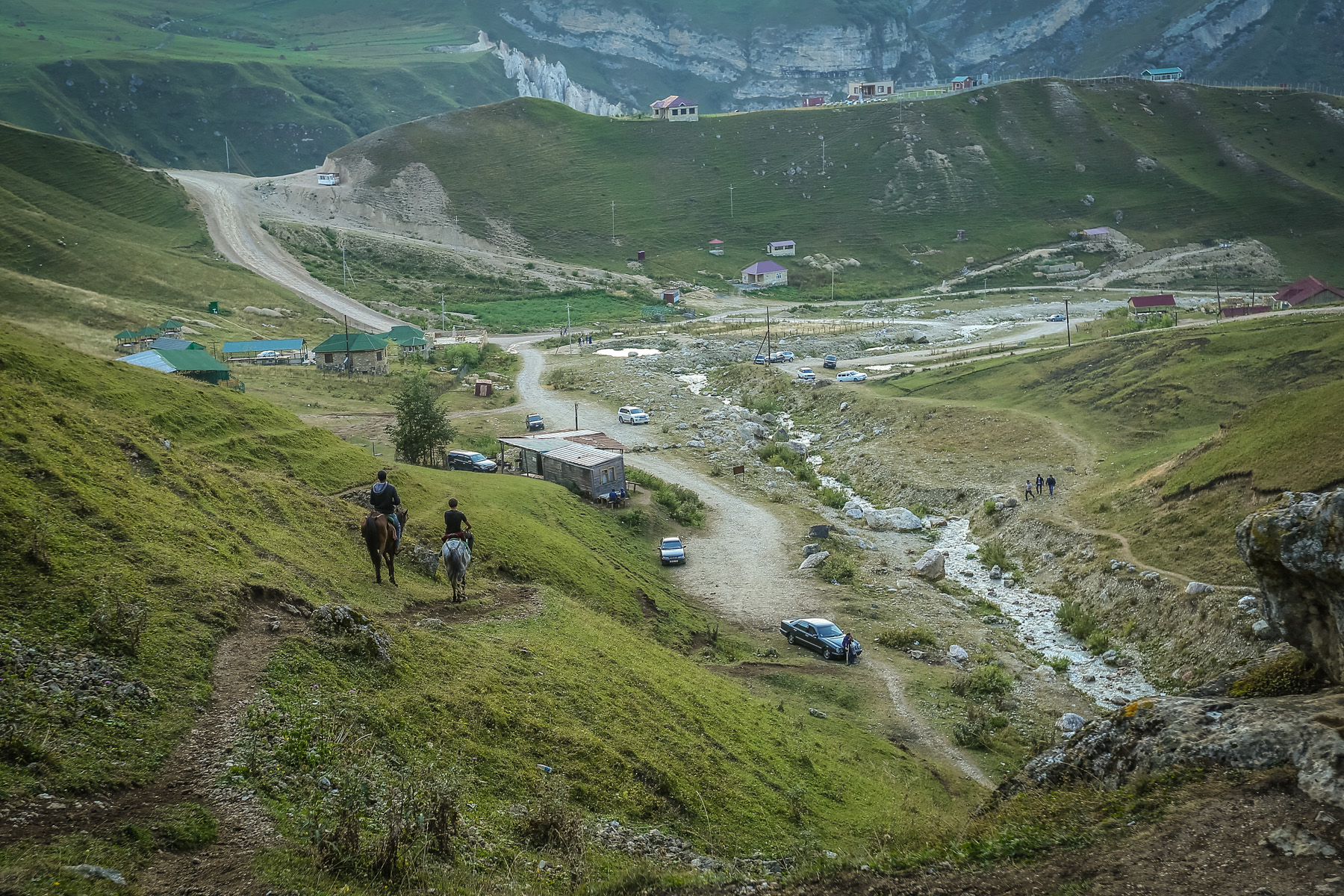 Daha yüksəkliyə çıxmaq üçün atdan da istifadə etmək mümkündür