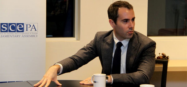 Daniel Bayer foto sosial şəbəkə