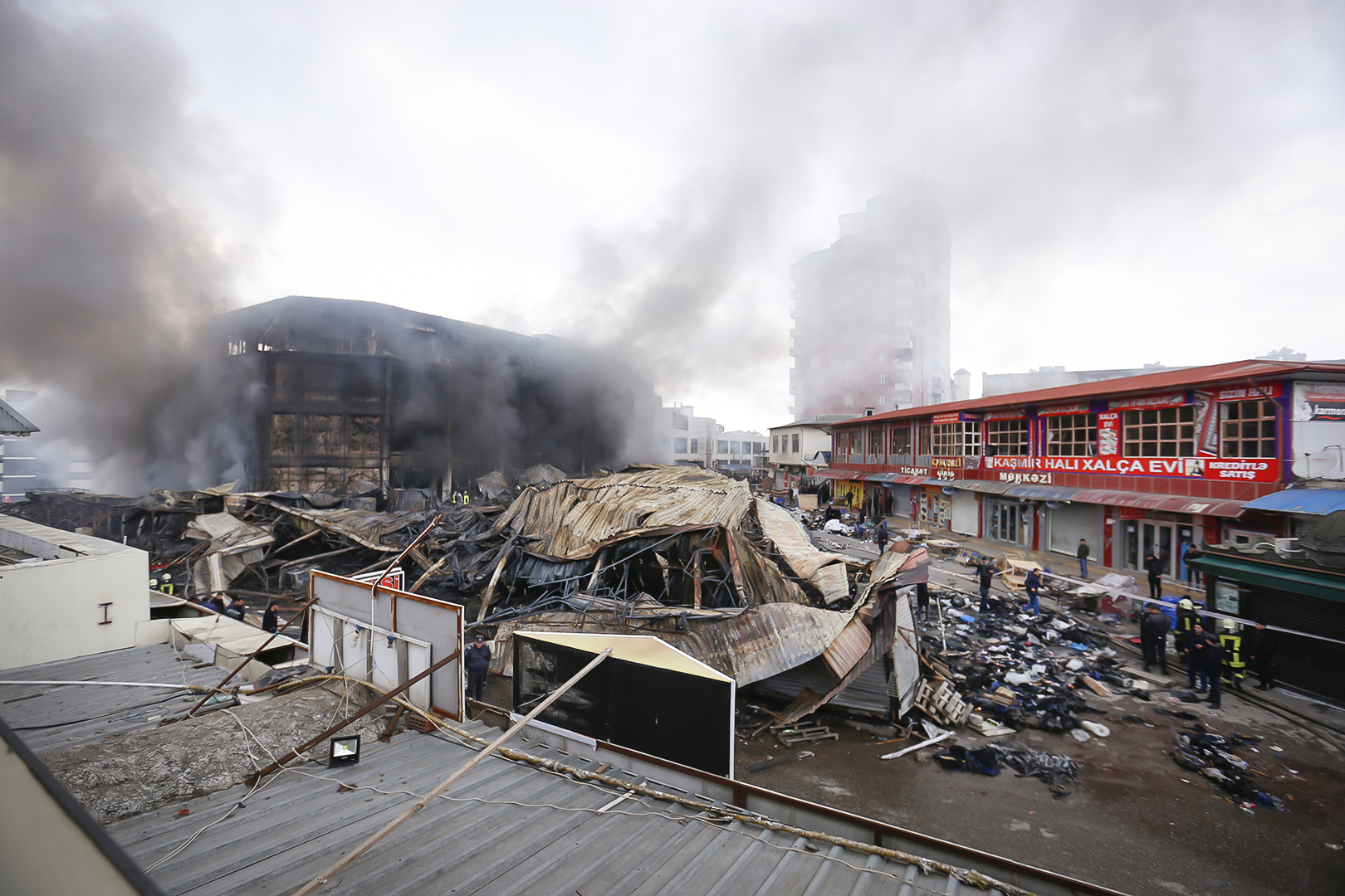 “Diqlas” Ticarət Mərkəzində yanğın