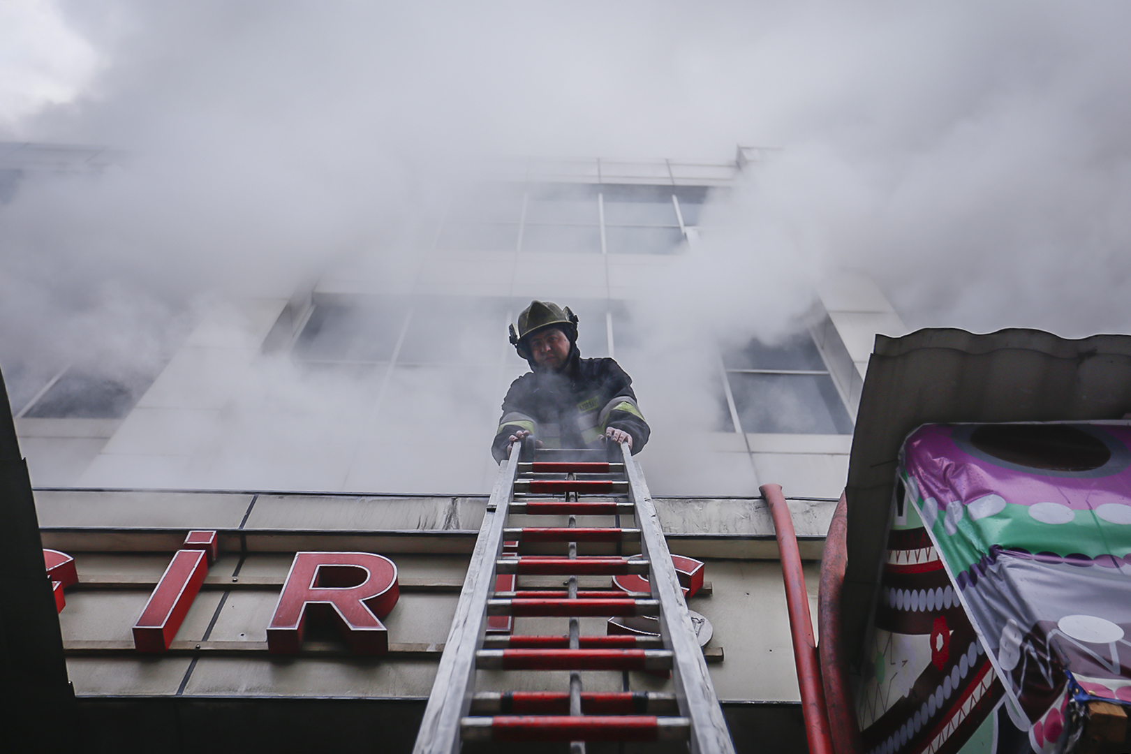 “Diqlas” Ticarət Mərkəzində yanğın