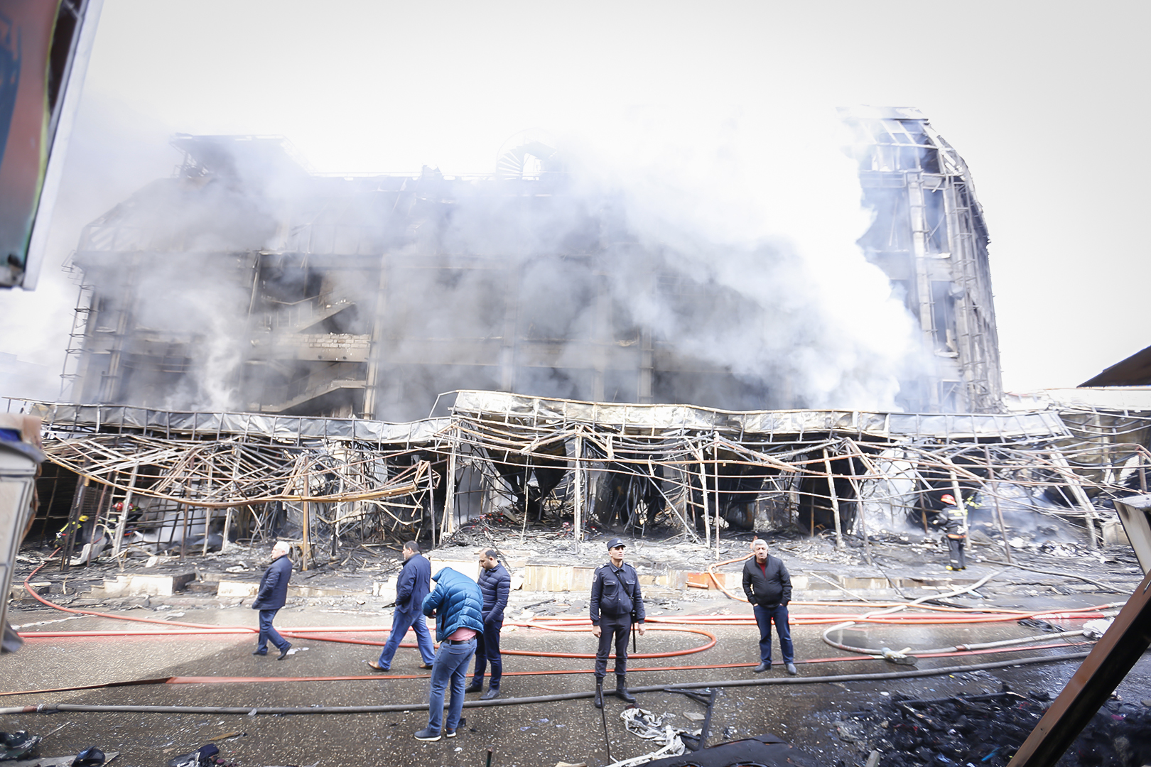 “Diqlas” Ticarət Mərkəzində yanğın