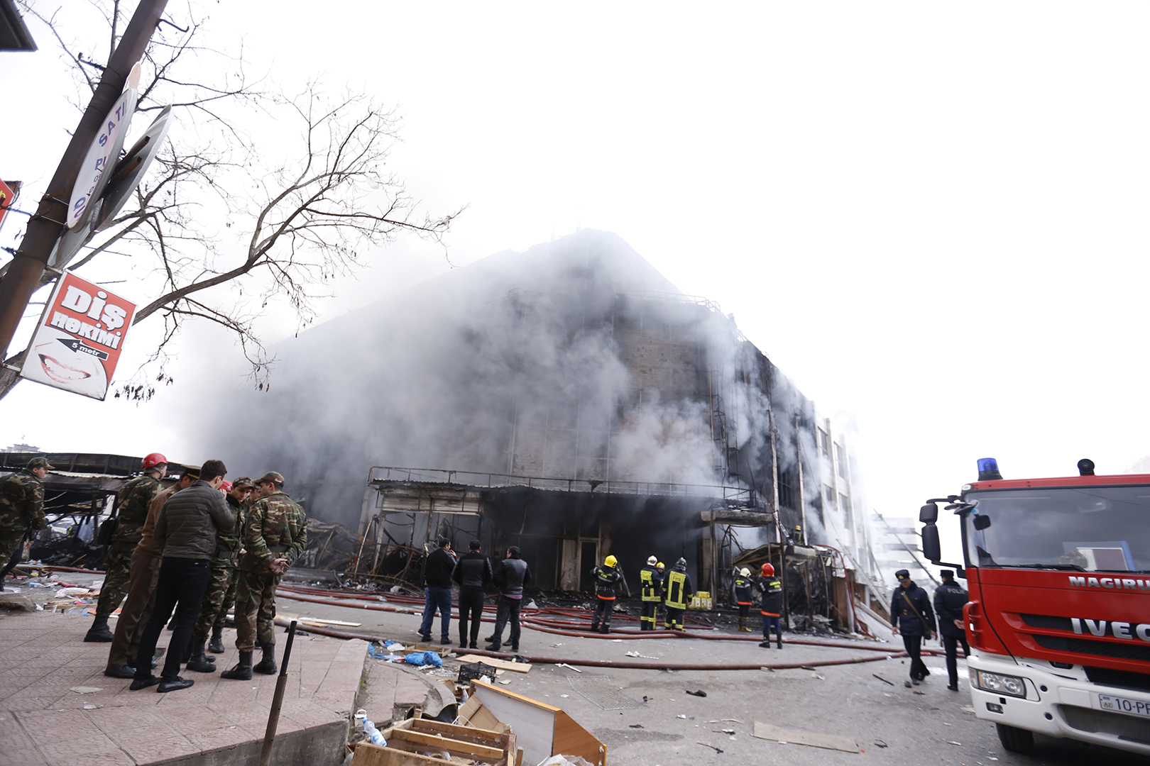 “Diqlas” Ticarət Mərkəzində yanğın