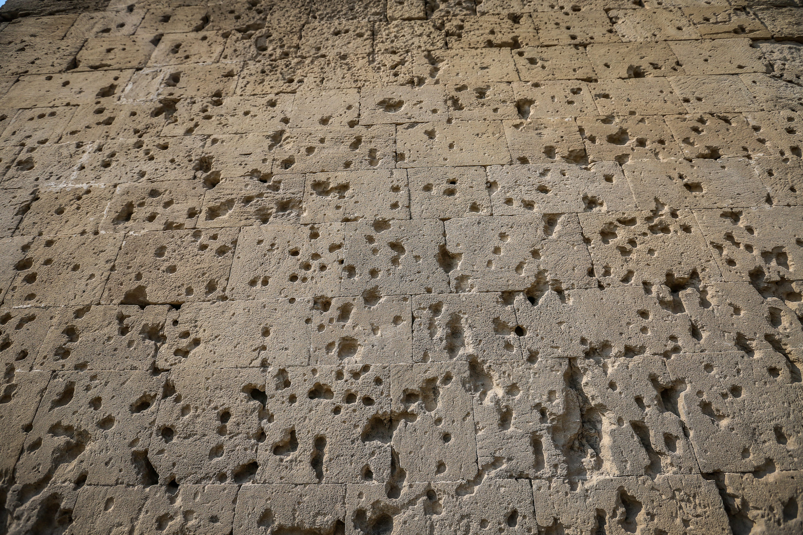 Erməni-müsəlman davası nəticəsində türbə müxtəlif tərəflərdən güllə atəşinə tutulub. Həmin güllə izləri binanın üzərində hələ də qalır.