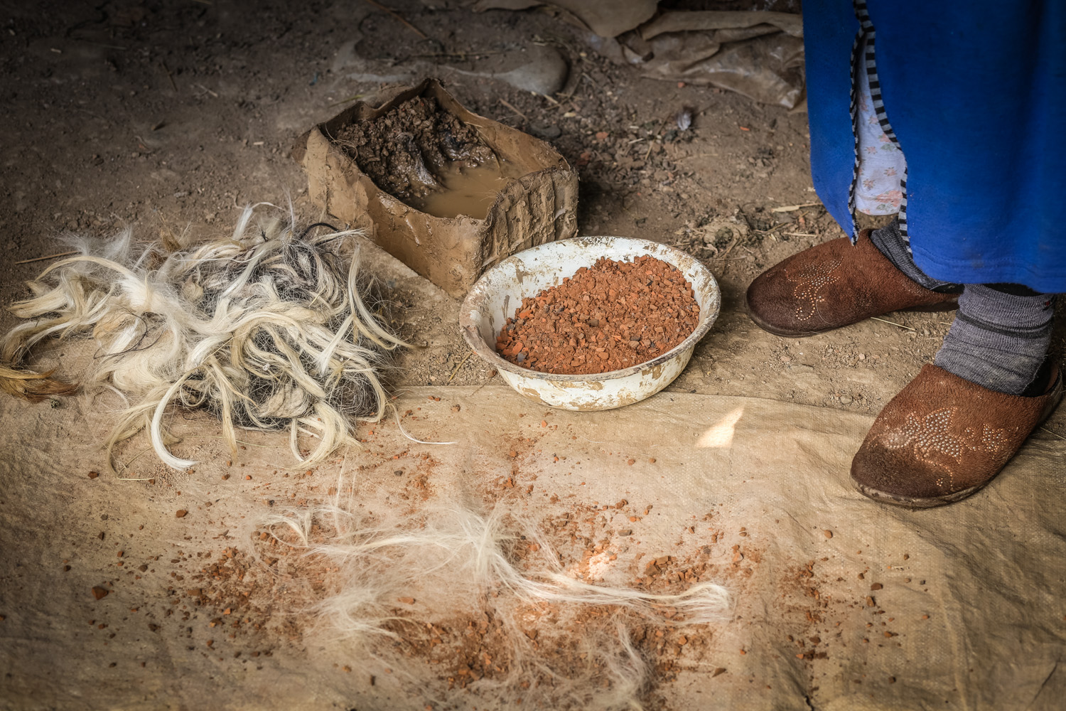 Goat hair and small stones are used in the making of a tandoor