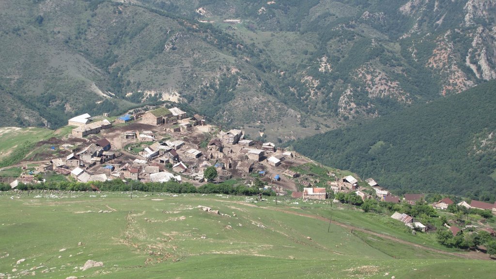 Горное село Човдар на западе Азербайджана, на землях которого расположено золотоносное месторождение
