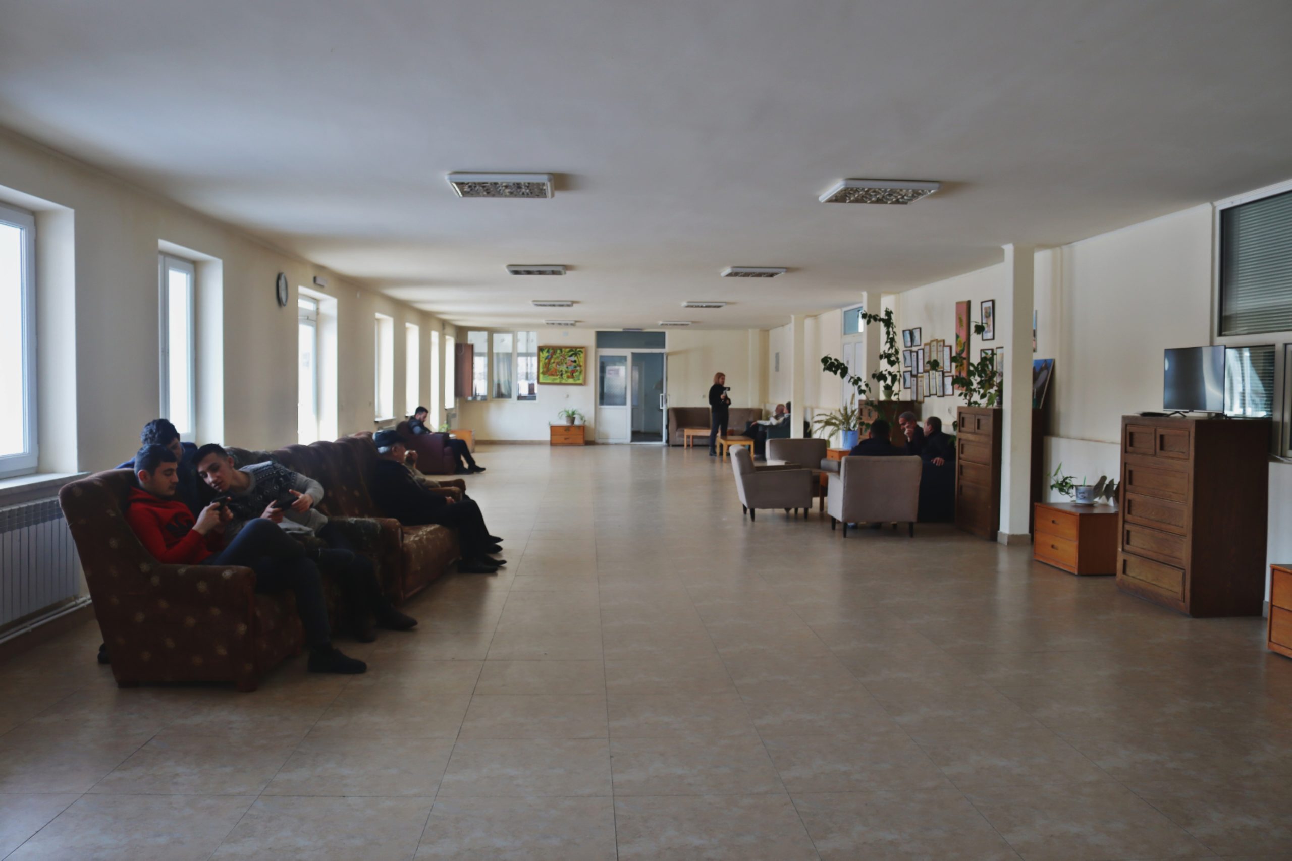 Gümri orta məktəbinin dəhlizi