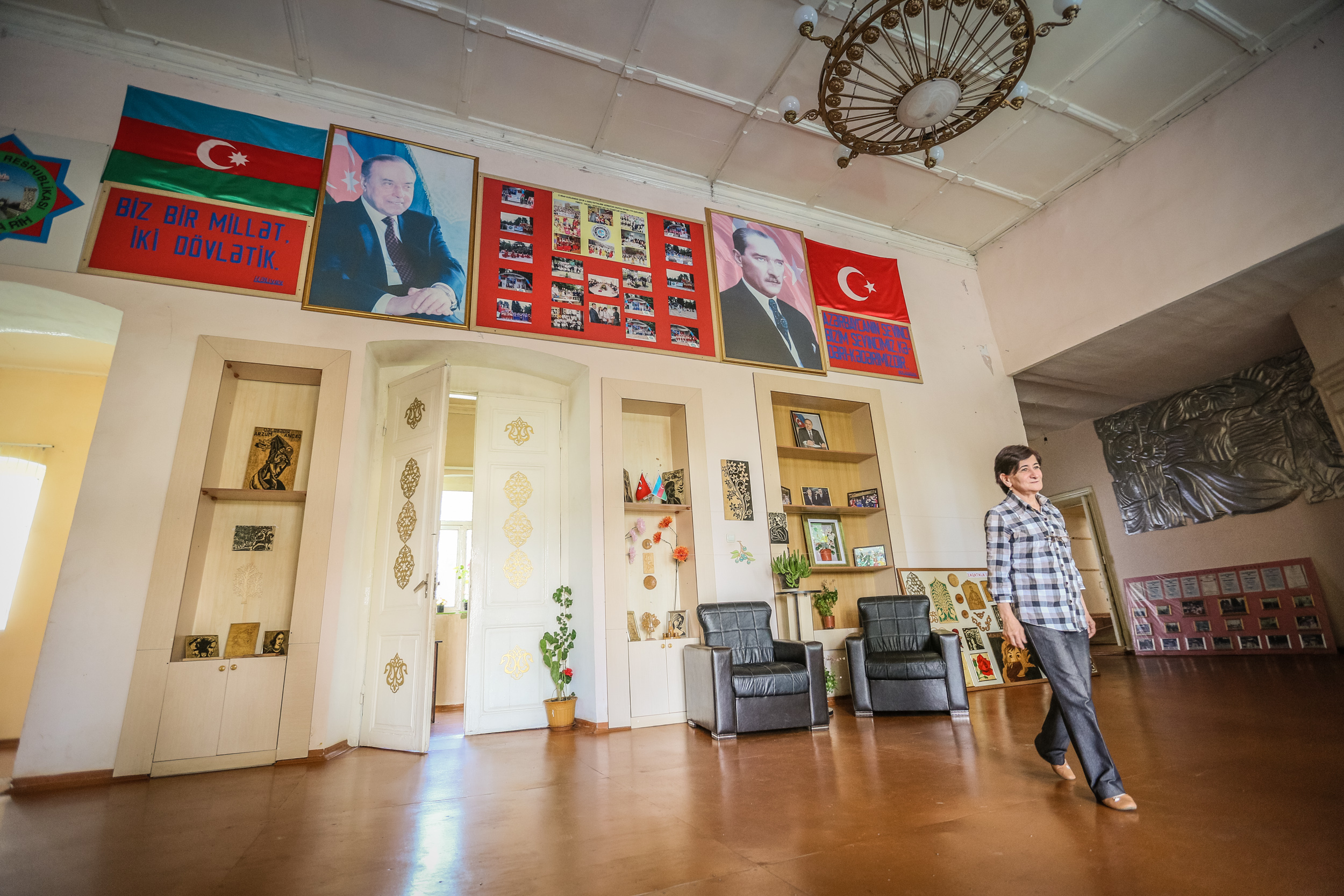 Gününün çox hissəsi Uşaq Yaradıcılıq Mərkəzində keçir. Kifayət xanım deyir ki, işi çox və maraqlı olduğundan vaxtın necə keçdiyini bilmir.