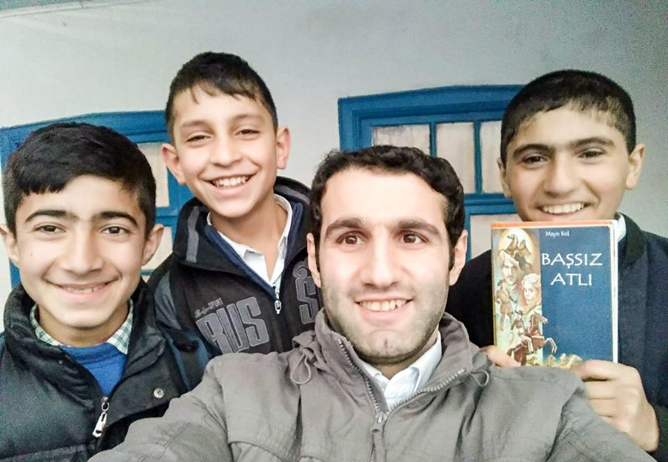 Habib Alizadeh with his students in Gegiran (Facebook)