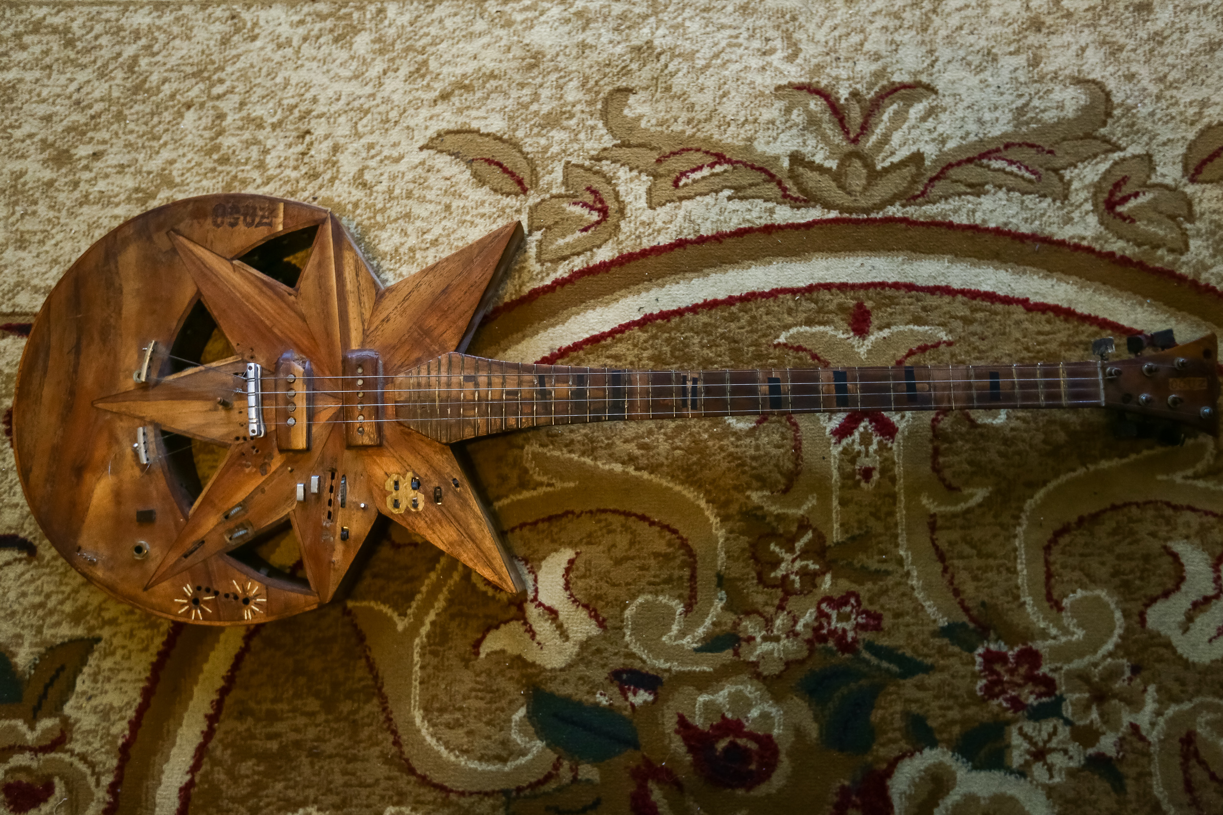 Hazırda Zahid müəllimin Azərbaycanda ixtira etdiyi ‘Oğuz’ aləti, bütün türk dünyasında və yaxın şərqdə ilk elektron musiqi alətidir