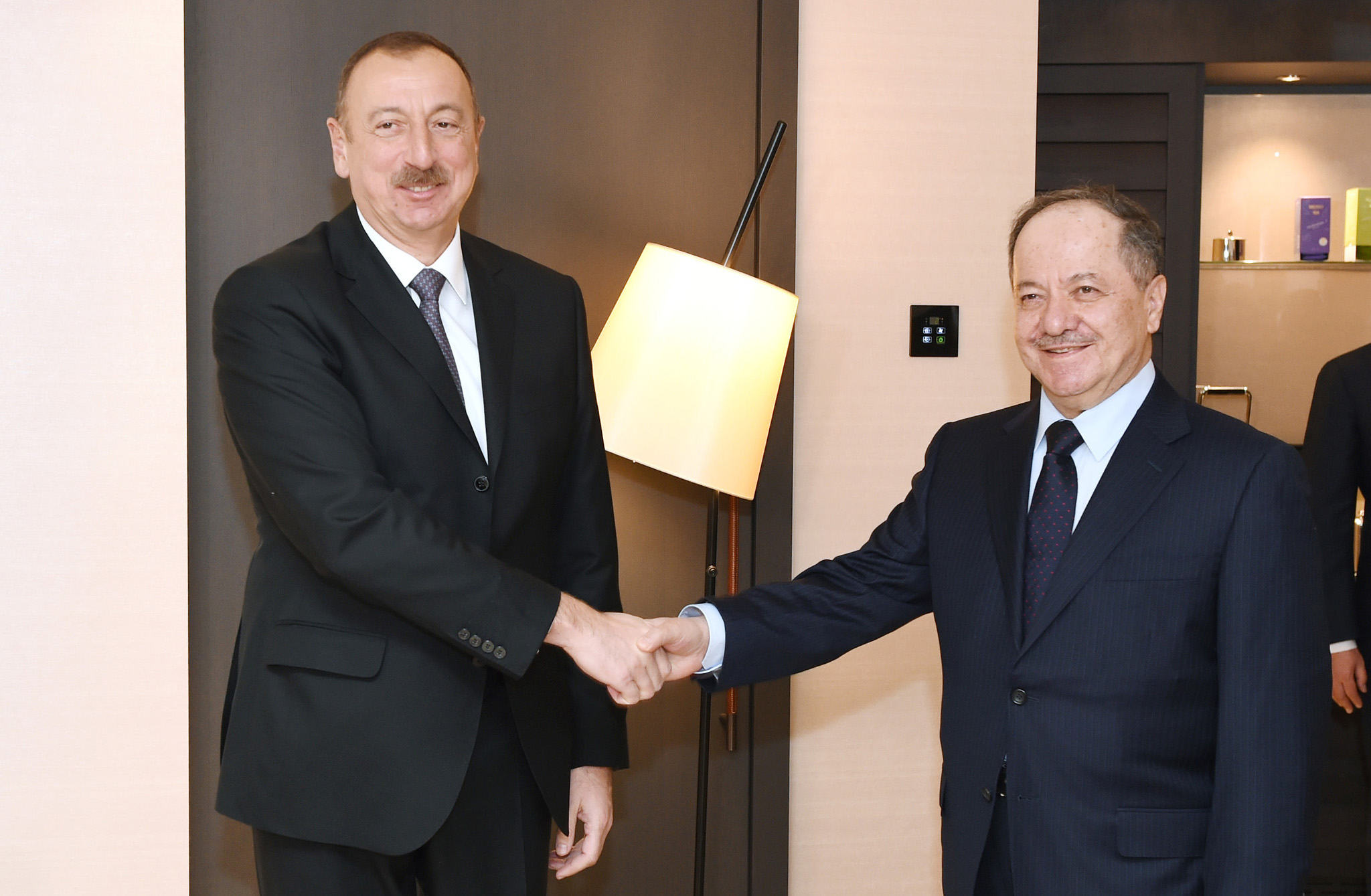 İlham Əliyev Davosda İraq Kürdüstan Regional hökumətinin başçısı ilə görüşüb
