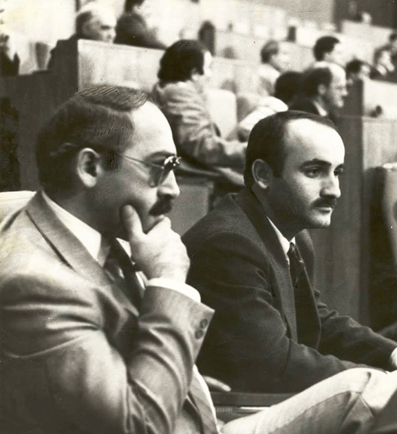Иса Гамбар и Ариф Гаджилы в парламенте во время дискуссий, март, 1991 г..