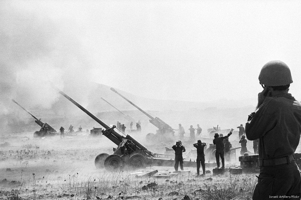 İsrail ordusu bombardıman edir, 1973