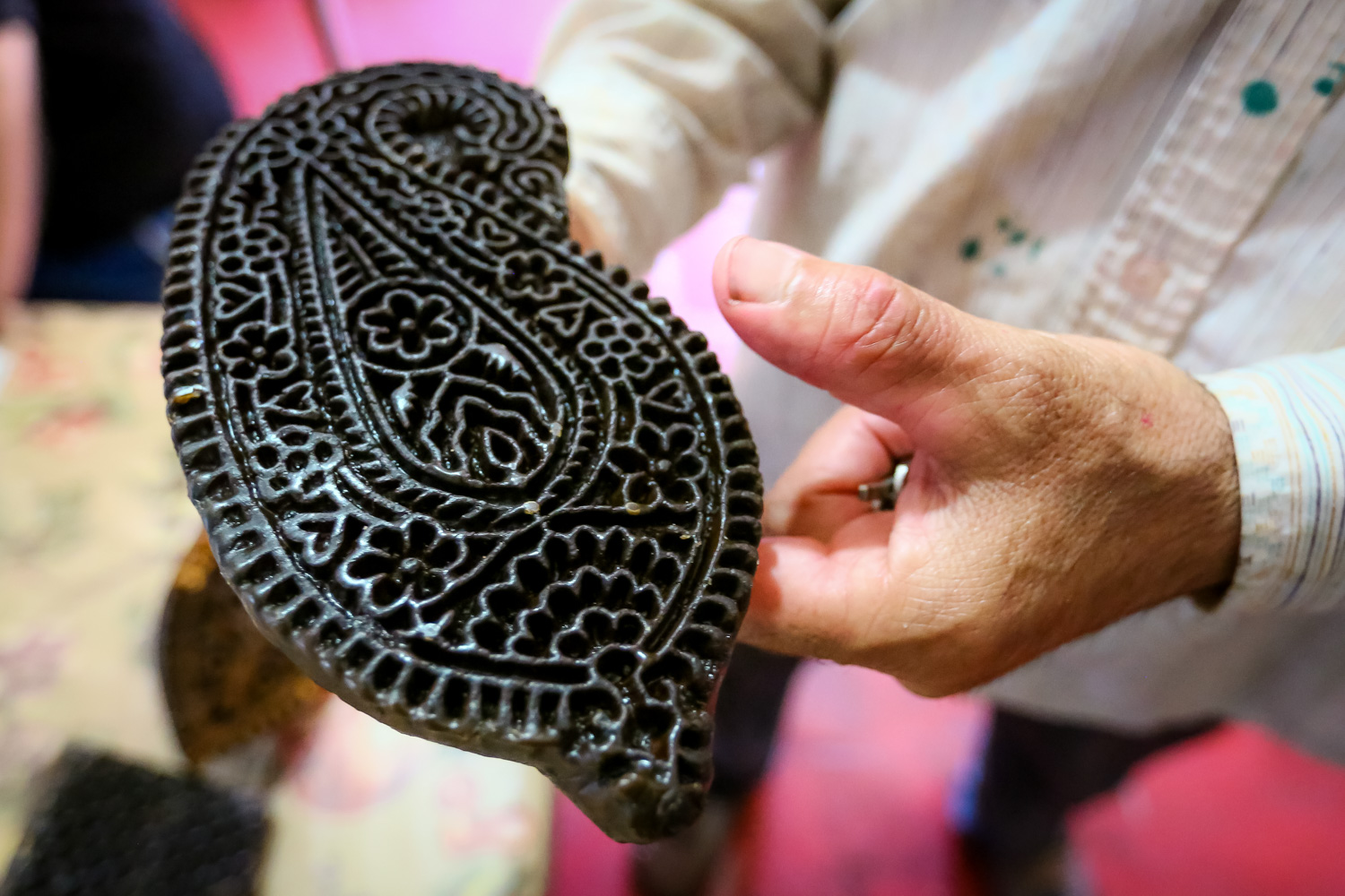 Kəlağayıların üzərinə bəzək vurmaq üçün buta formalı möhür