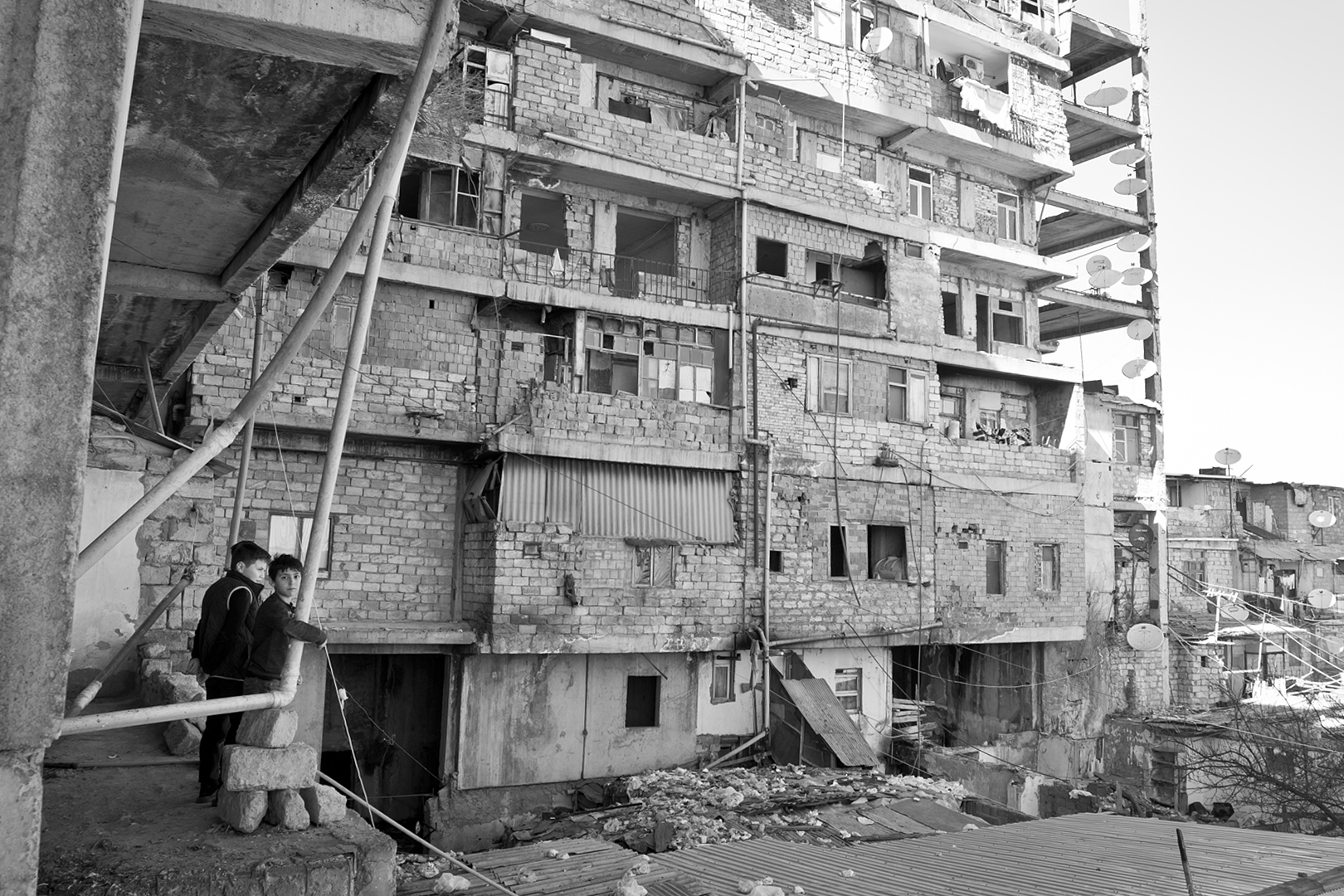 Köçkünlər bu binada 1996-cı ildən məskunlaşıblar.