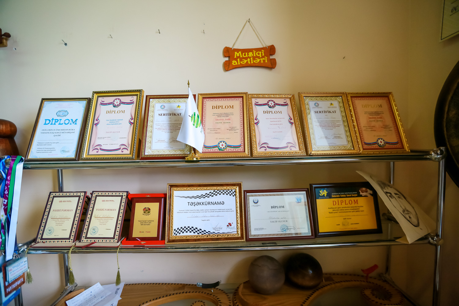 Mahir usta bir çox beynəlxalq və yerli mükafatlarla təltif olunub