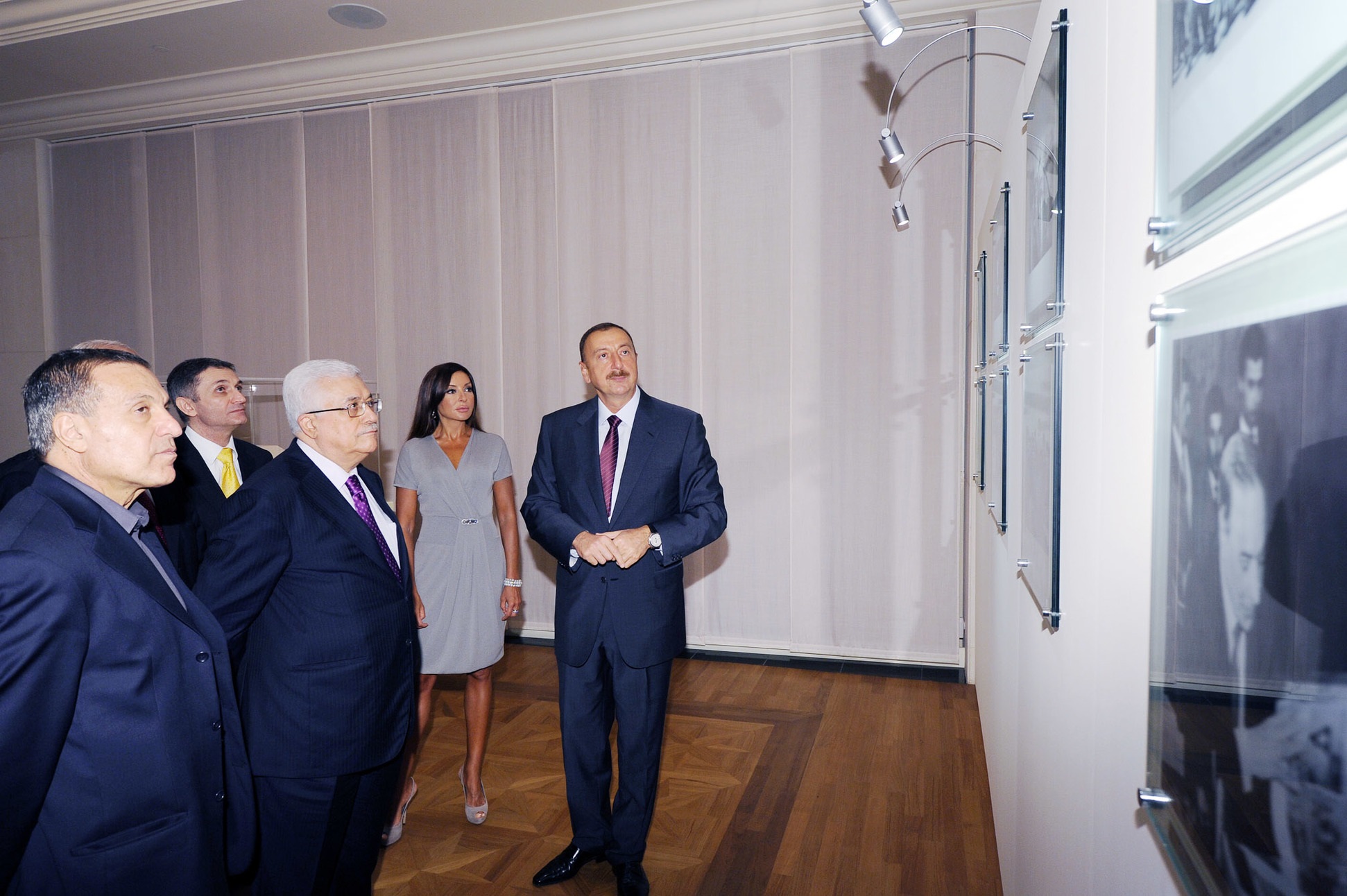 Махмуд Аббас во время посещения Фонда Гейдара Алиева в 2011 году Фото пресс-службы президента Азербайджана