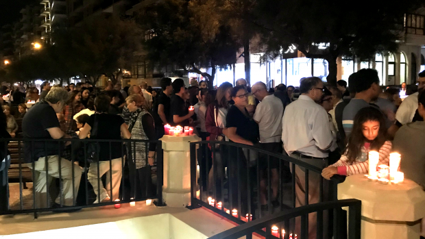 Maltada insanlar küçələrə axışır