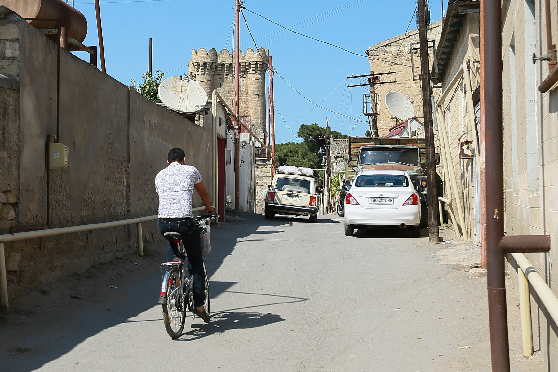 Mərdəkan Qalasına gedən yol