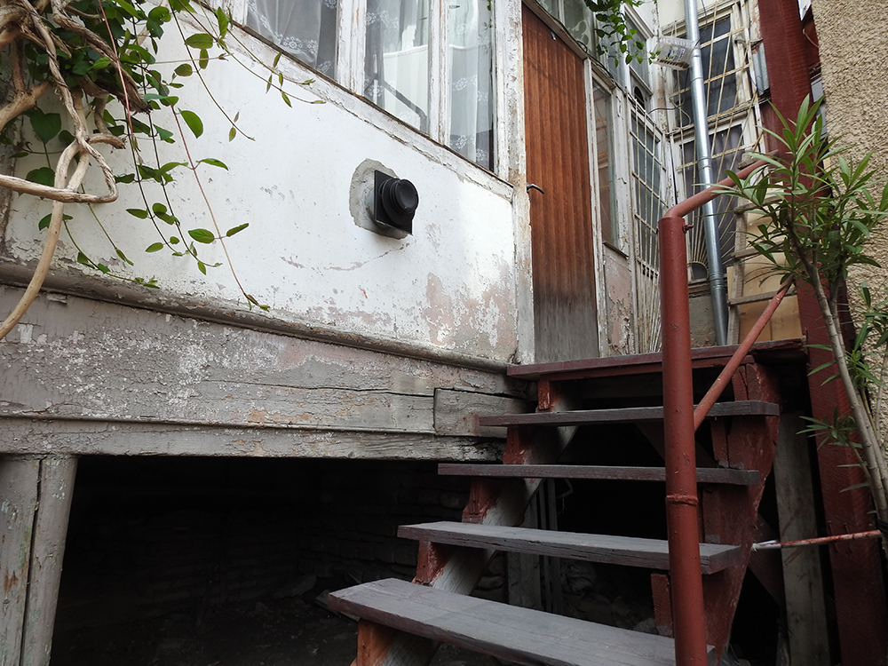 Mətbəənin arxa girişinə və içərisinə aid fotolar