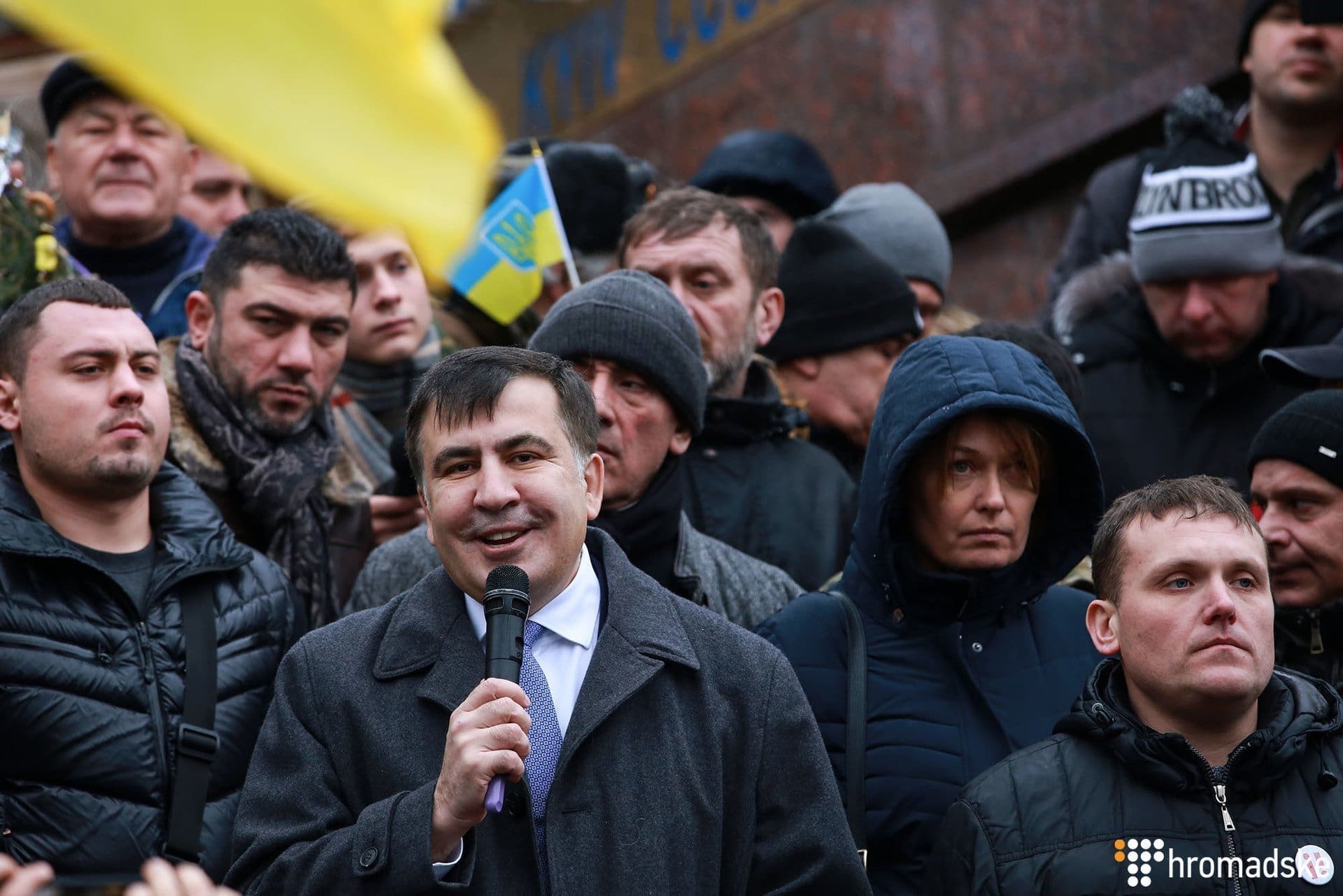 Михеил Саакашвили выступает в кругу своих сторонников возле здания Апелляционного суда Киева, 3 января 2018 Фото: Дмитрий Реплянчук / Громадское