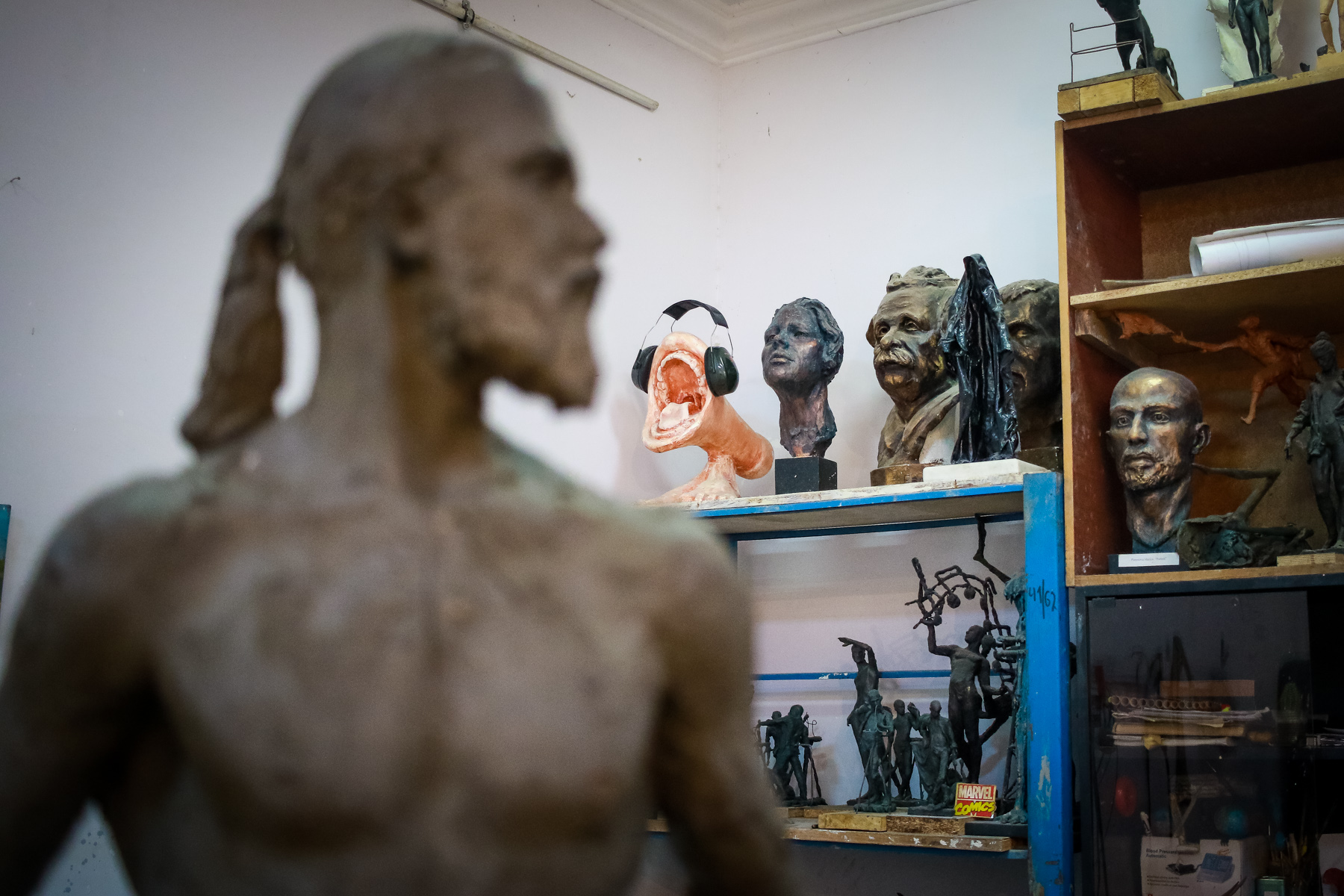 Müxtəlif ölçülü heykəllər hazırlamaq üçün həm güc, həm səbr həm də iradə tələb olunur