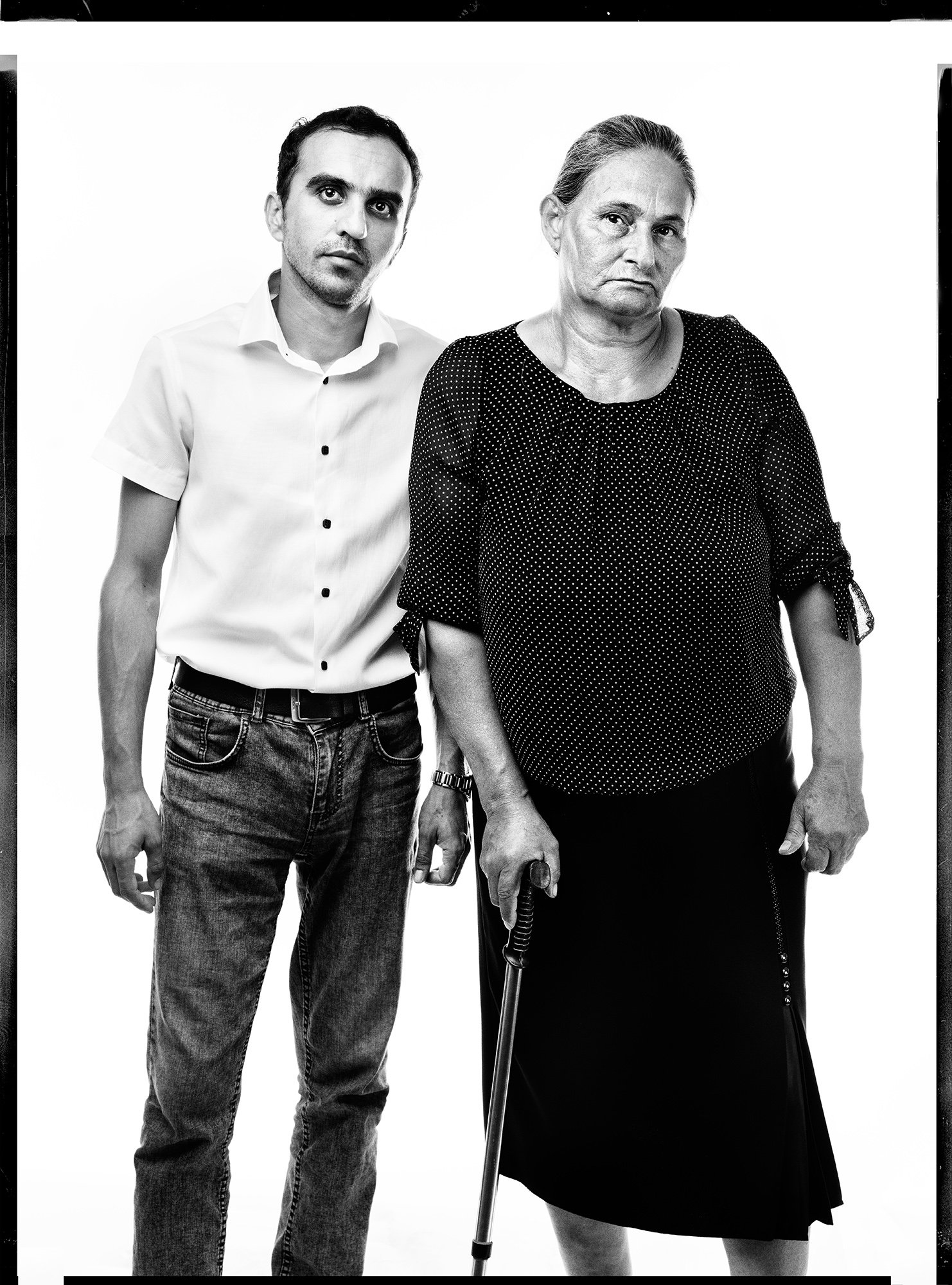 Nurcahan Əbilova (Ana və Ramin Əhədov), həbsdəki bloqqer Əbdül Əbilovun anası və qardaşı, 22 noyabr 2013-cü ildən həbsdədir