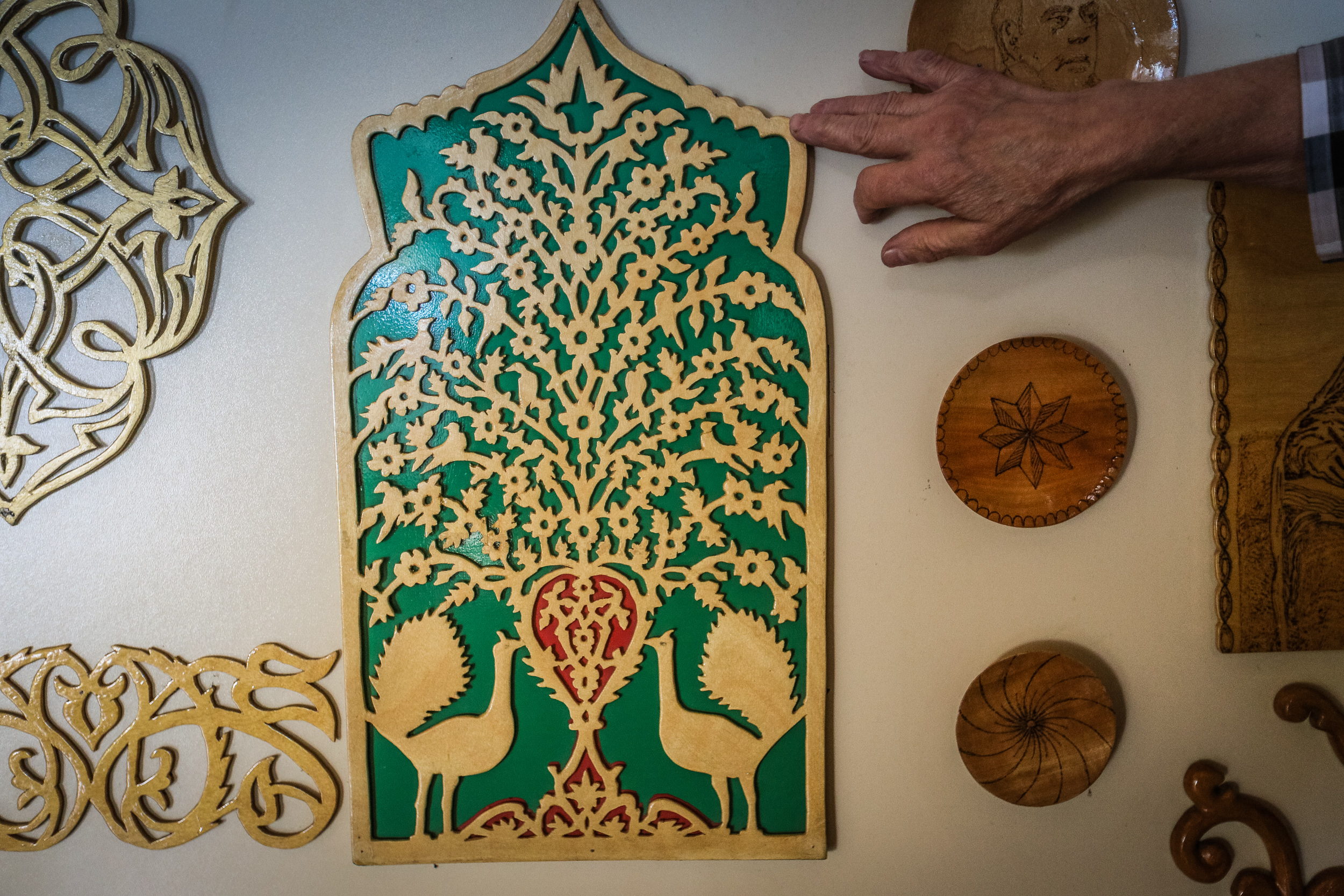 Oymanın ən çətin növlərindən biri də mozaykadır. Kifayət xanım bu mozaykanı 3 aya hazırlaya bilib.