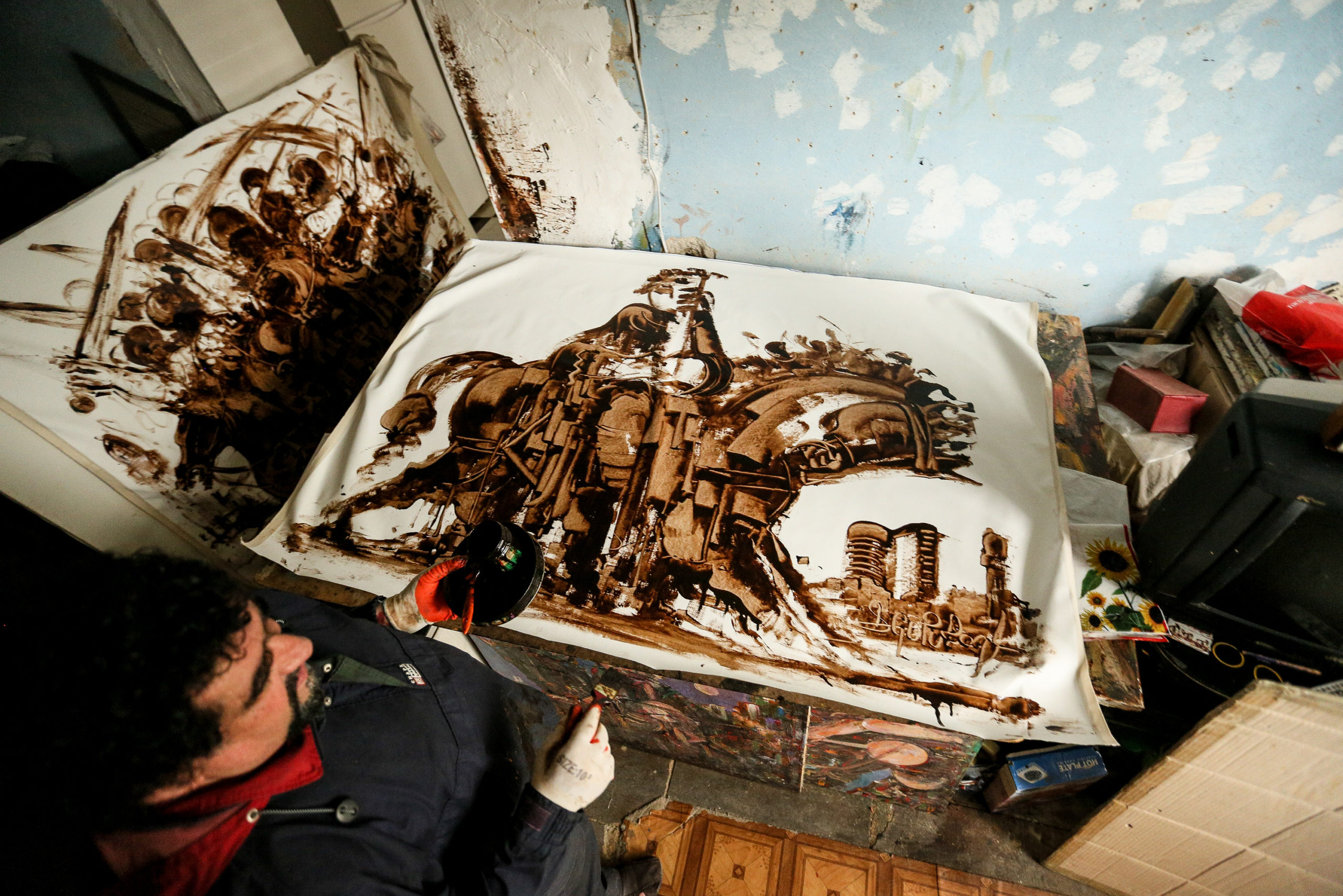 ”Painting with oil is difficult. For that reason, you can’t get the effect you like after it evaporates a little bit.”