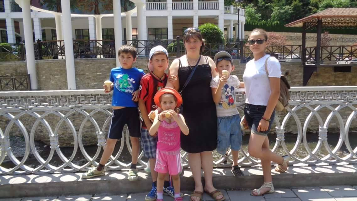 Пелагия Гварадзе с детьми фото из личного архива