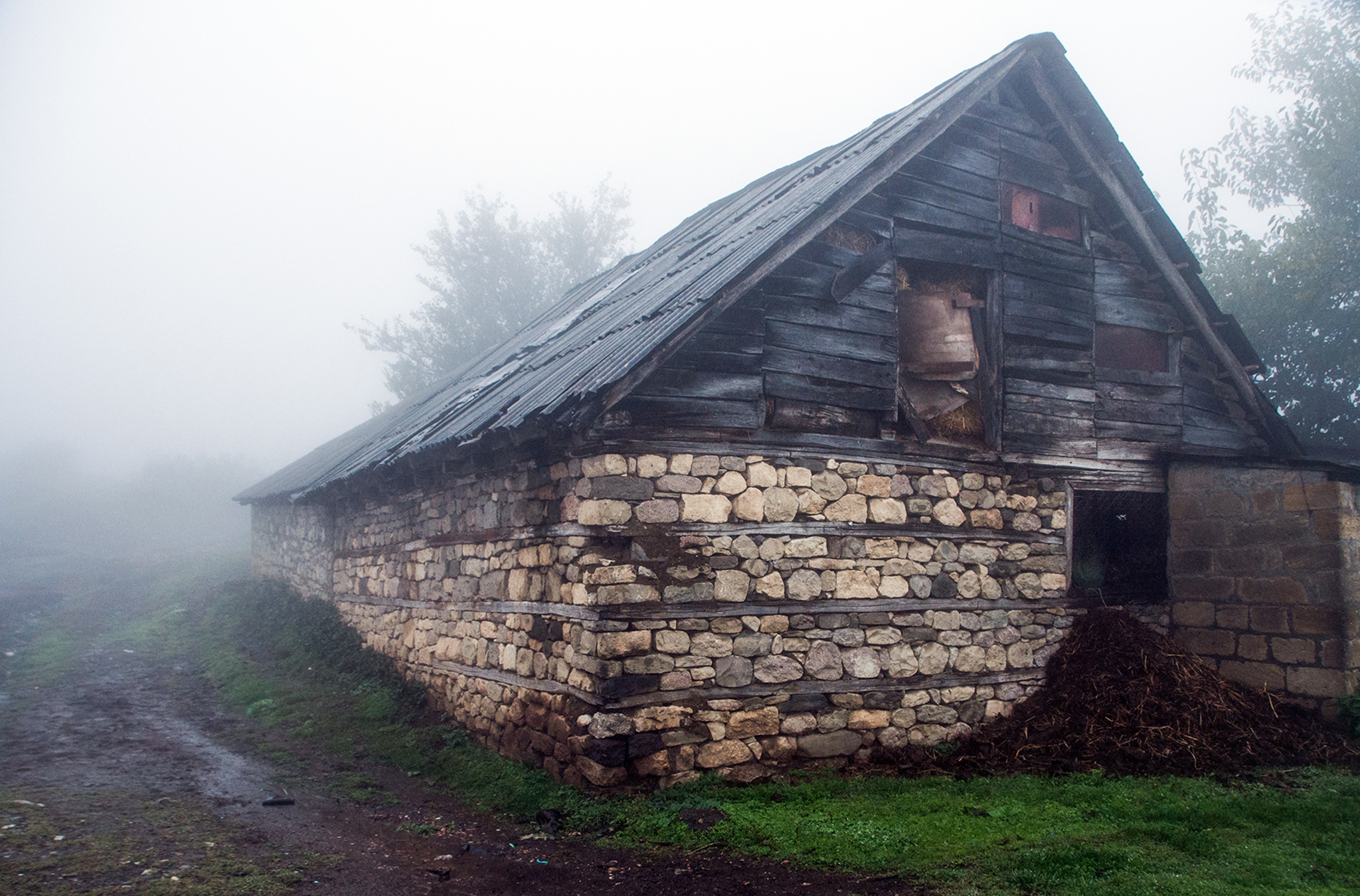 Qaraqaya kəndində yaşayış olan köhnə bir ev