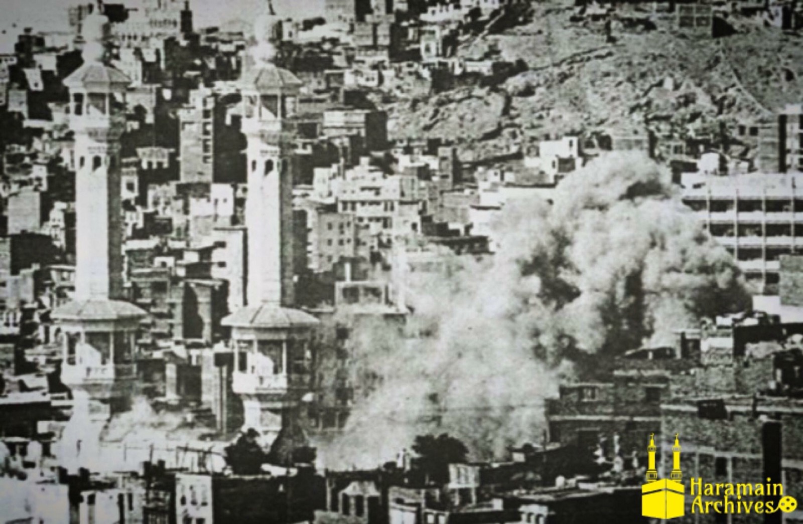 Səfa və Mərvə təpələri ətrafında əməliyyat vaxtı yüksələn dumanlar (Mənbə: Wikipedia)