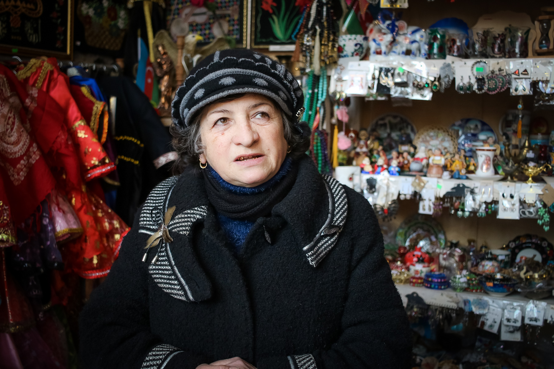 Səyalı xanım deyir  ki, bəzən bir işi hazırlamaq üçün 2-3 ay vaxt lazım olur. Elə kiçik işlər də var ki, 2-3 günə də hazırlamaq mümkündür