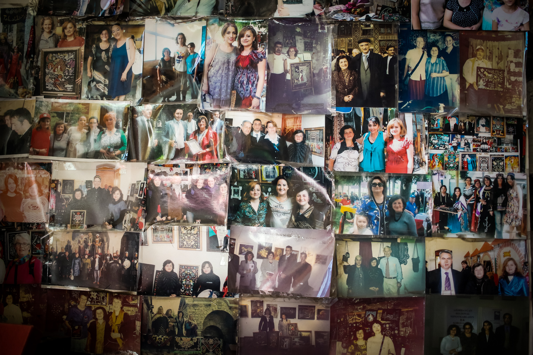 Səyalı xanım müxtəlif müsabiqələrin iştirakçısı olub. Çəkdirdiyi fotoları da öz iş otağından divardan asıb