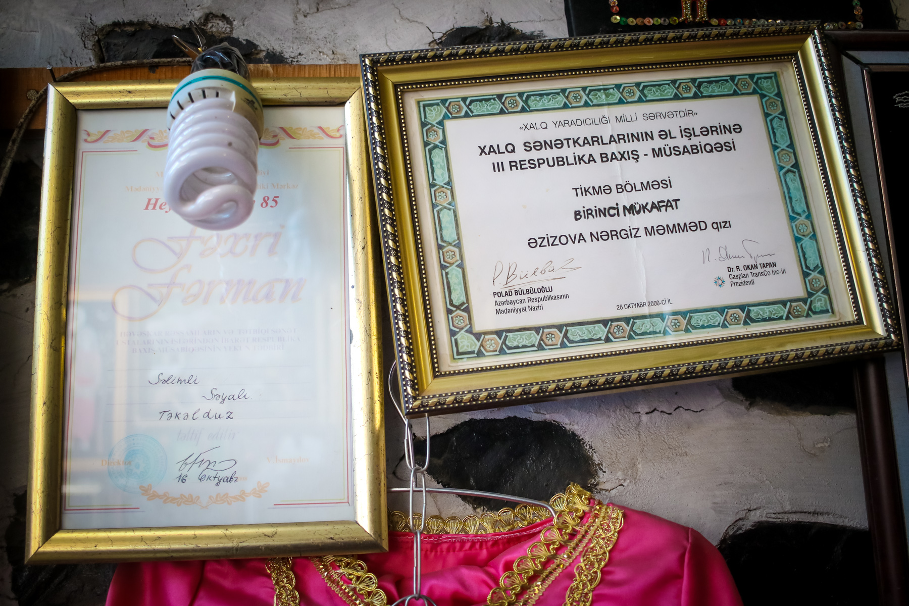 Səyalı xanımın və qızı Nərgizin aldığı mükafat