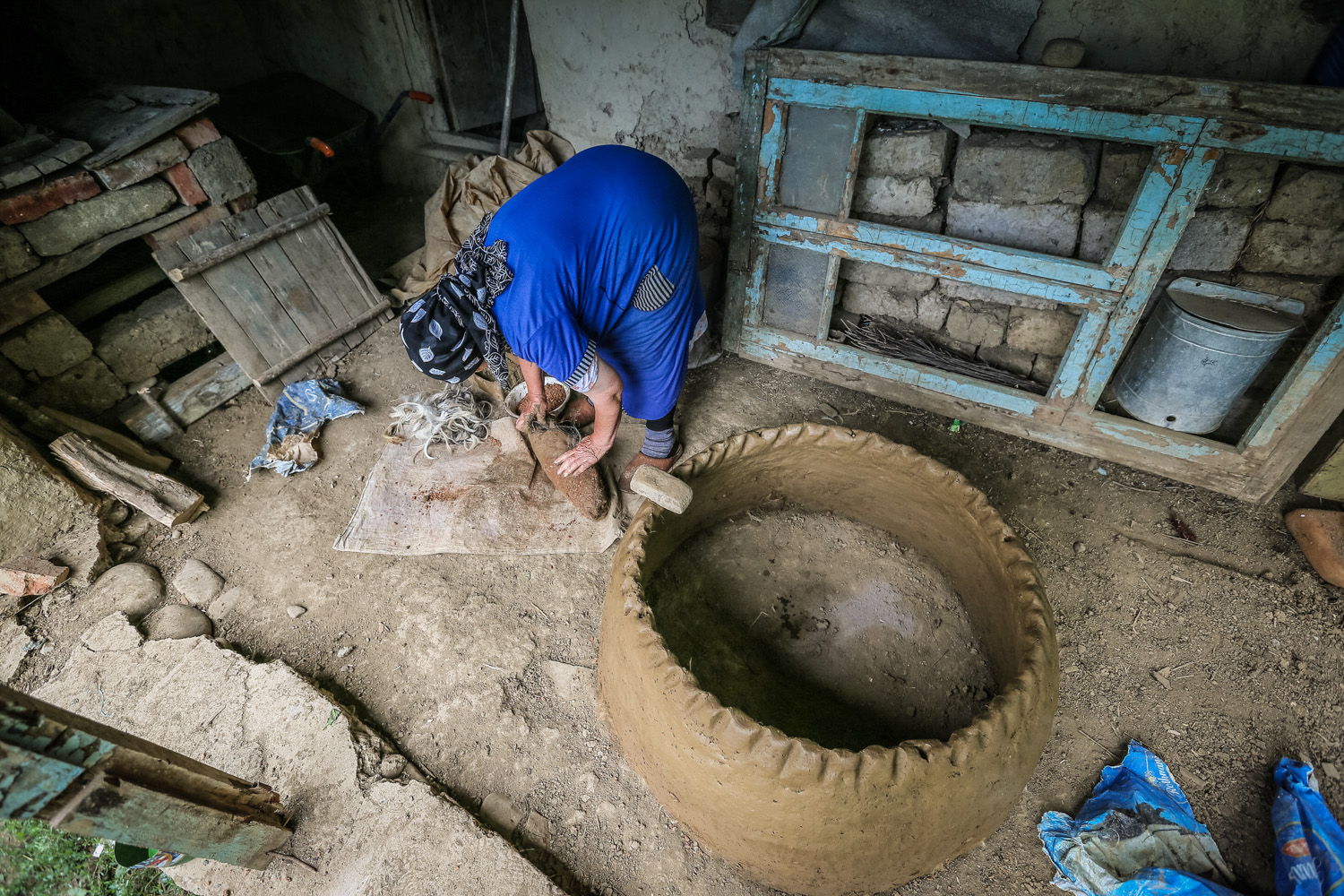 She needs 10 – 15 days to make a tandoor oven