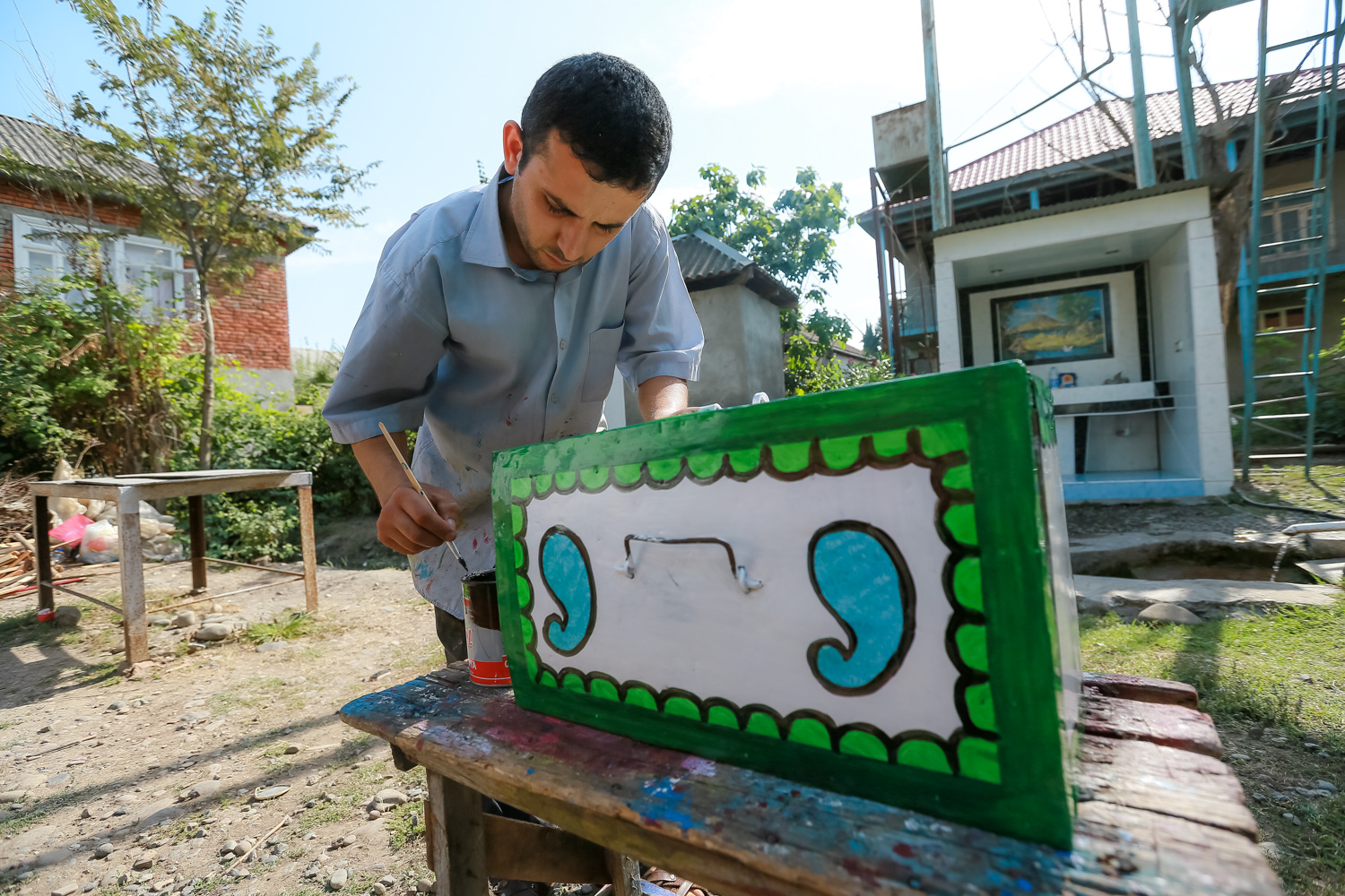 ”Sifarişçilərin böyük hissəsi milli ornametli rəsmlərə üstünlük verir”