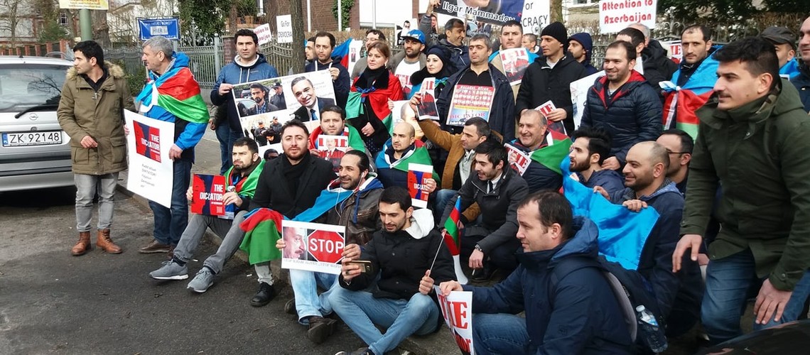 Siyasi mühacirlərin aksiyası