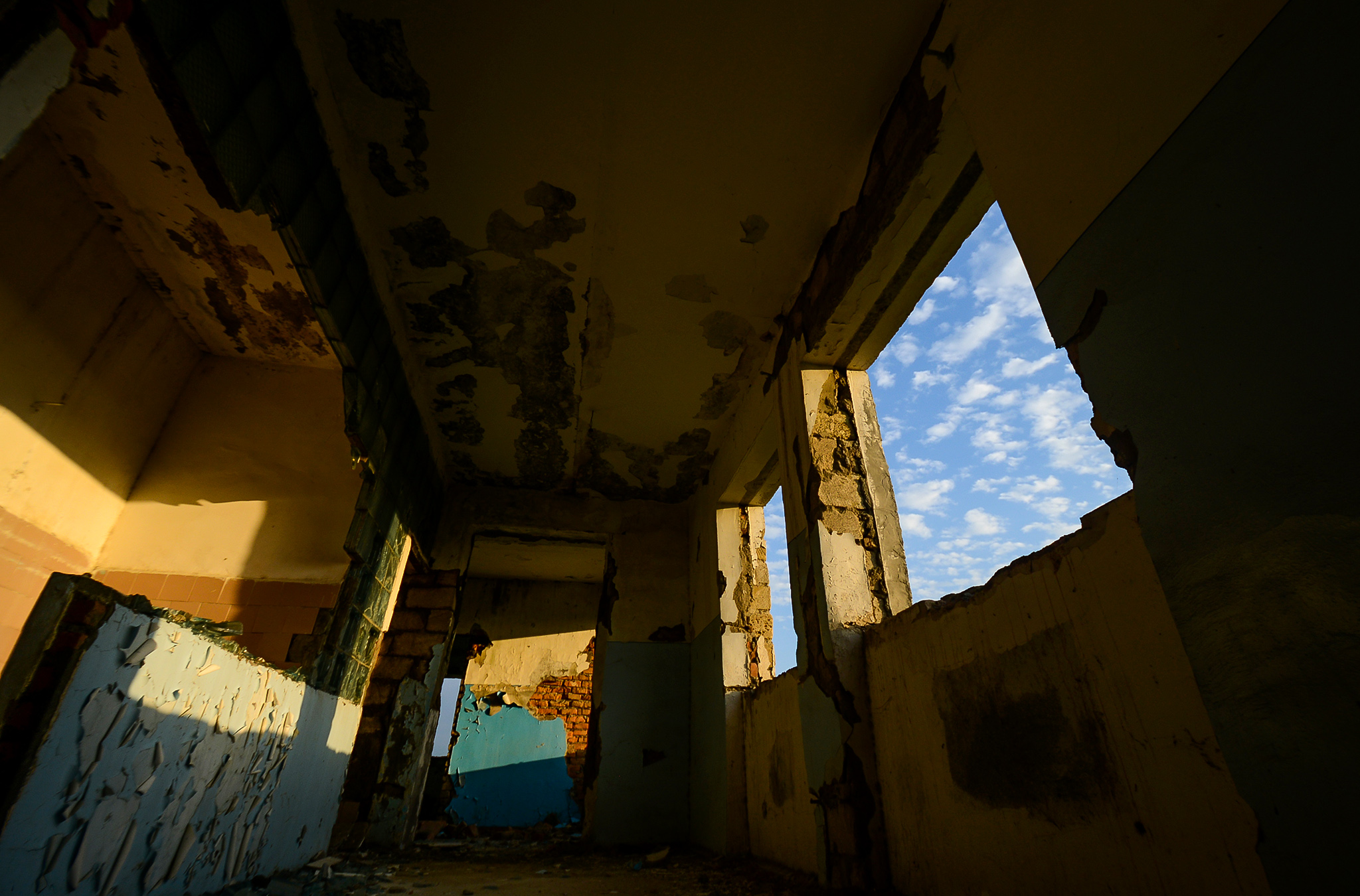 Tərk edilmiş xəstəxana binası